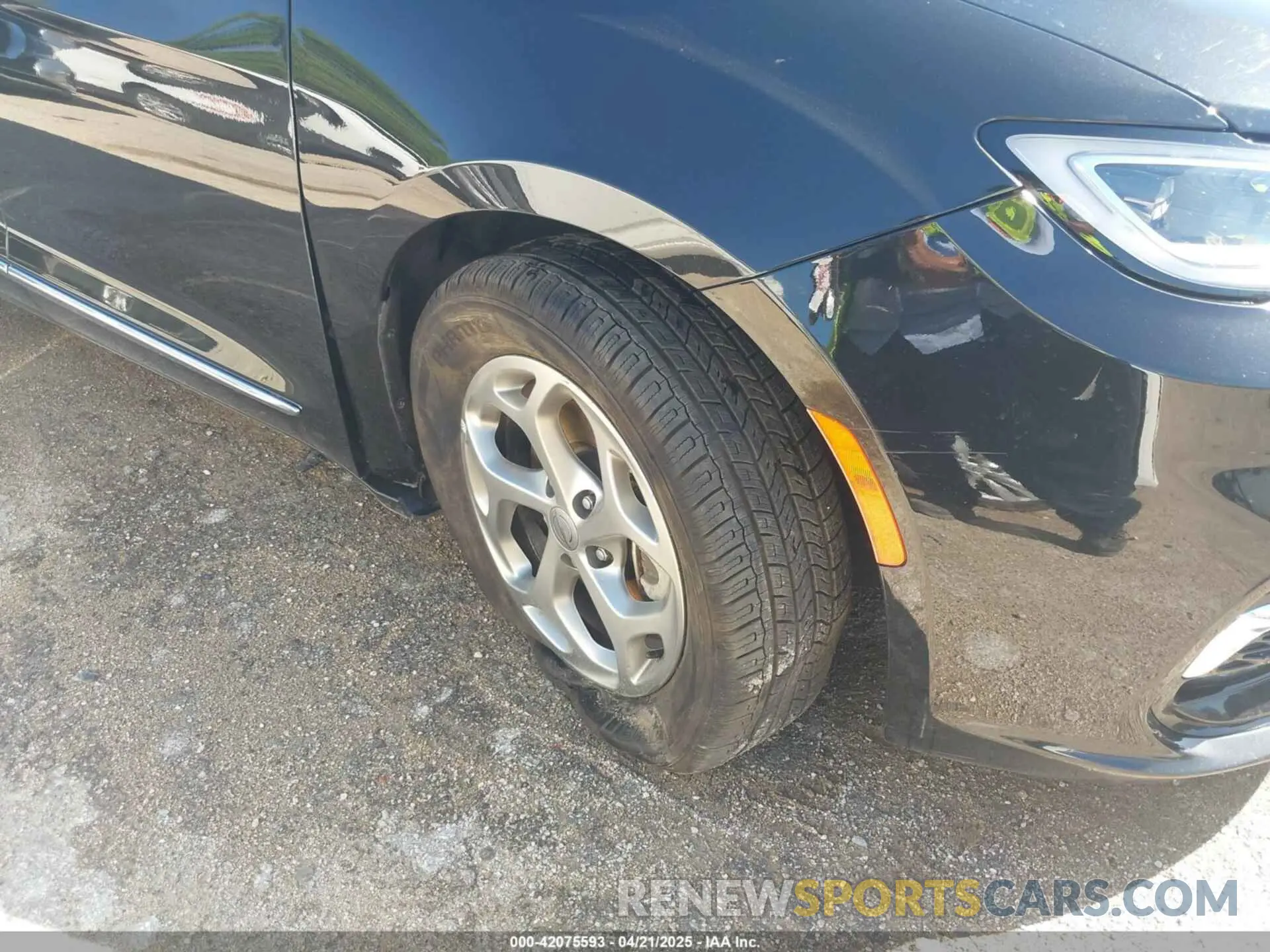6 Photograph of a damaged car 2C4RC1GG0PR582107 CHRYSLER PACIFICA 2023