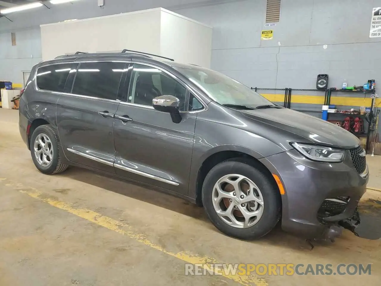 4 Photograph of a damaged car 2C4RC1GG1PR576574 CHRYSLER PACIFICA 2023