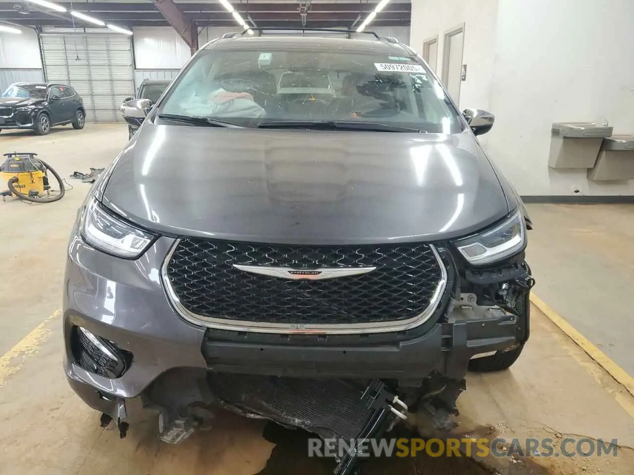 5 Photograph of a damaged car 2C4RC1GG1PR576574 CHRYSLER PACIFICA 2023