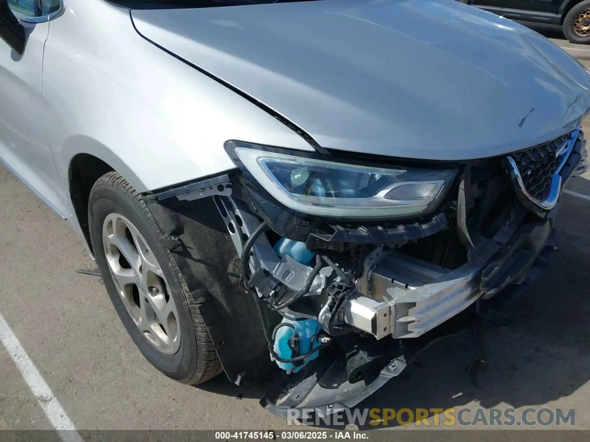 18 Photograph of a damaged car 2C4RC1GG1PR586683 CHRYSLER PACIFICA 2023