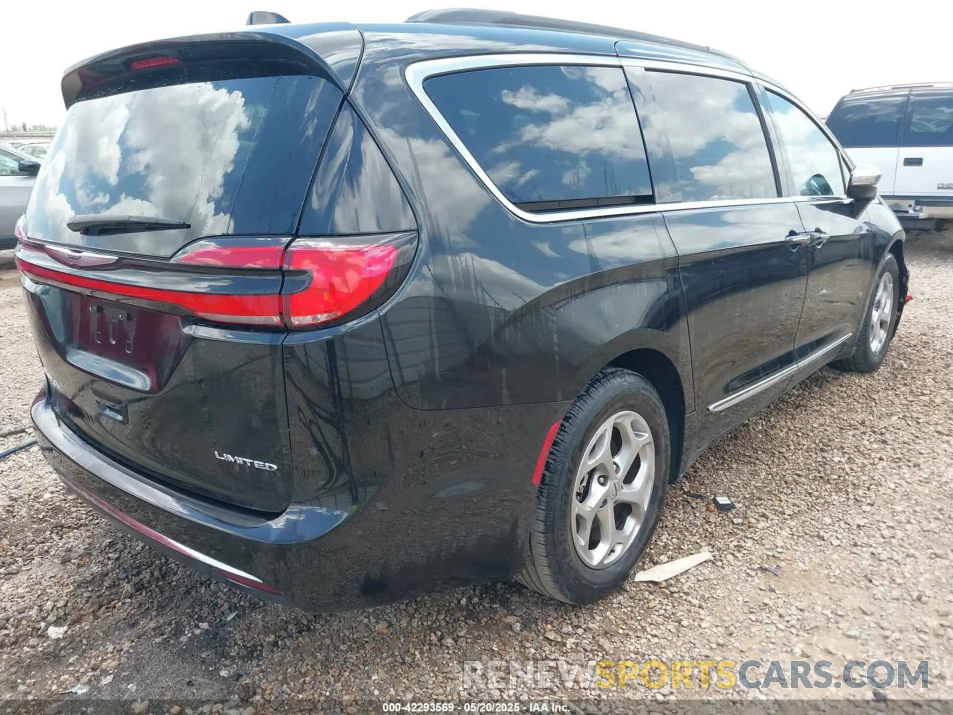 4 Photograph of a damaged car 2C4RC1GG1PR586862 CHRYSLER PACIFICA 2023