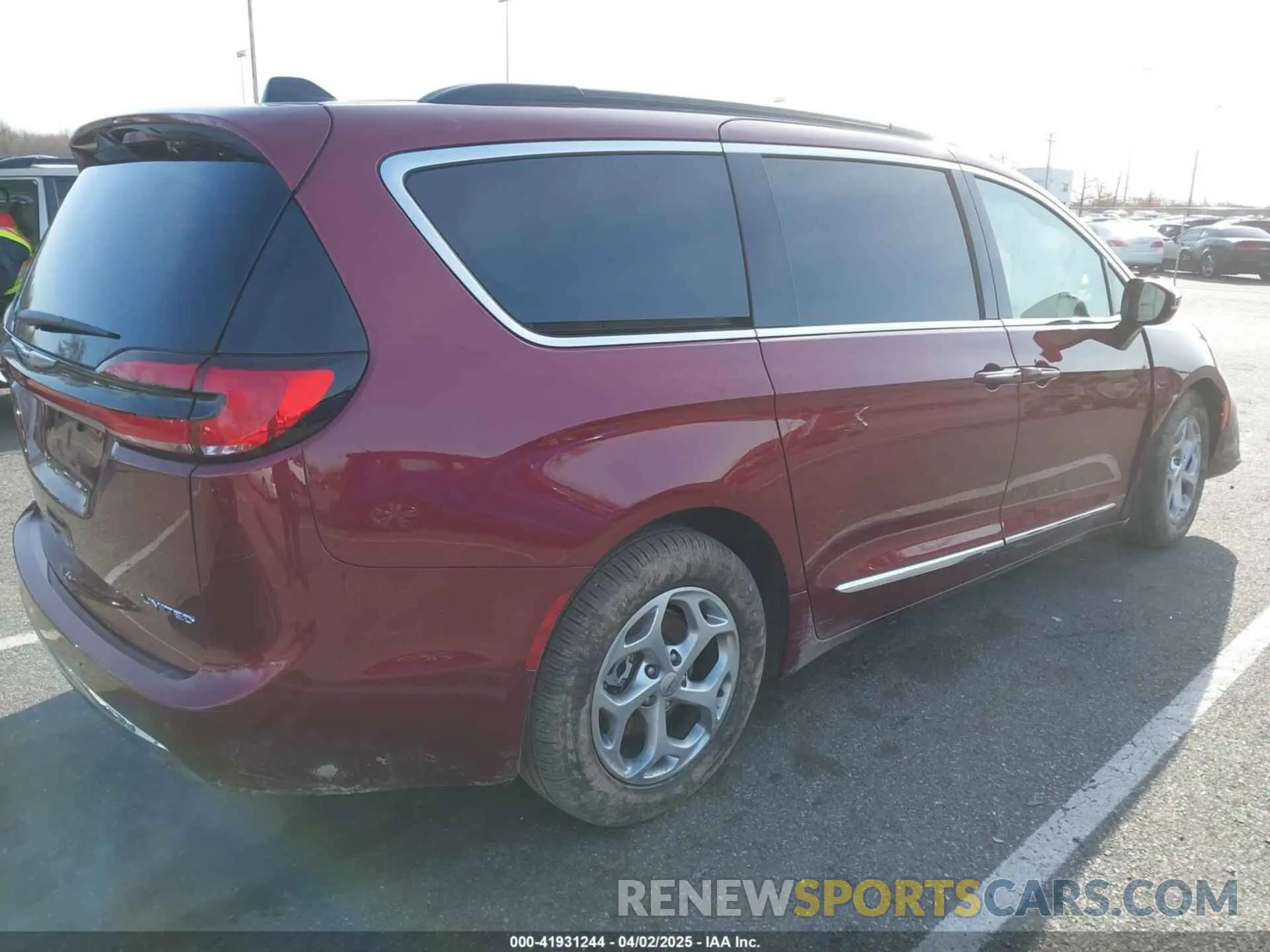 4 Photograph of a damaged car 2C4RC1GG2PR571058 CHRYSLER PACIFICA 2023