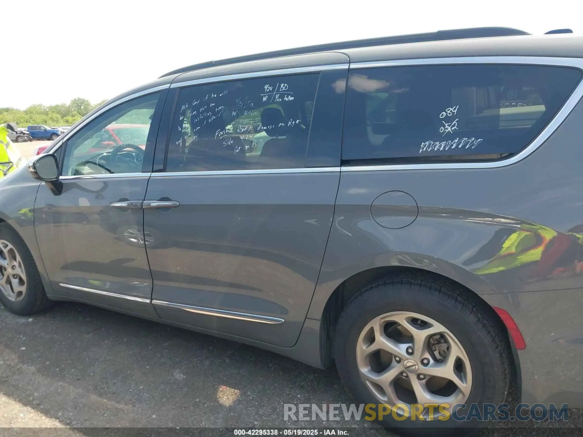 14 Photograph of a damaged car 2C4RC1GG3PR530373 CHRYSLER PACIFICA 2023