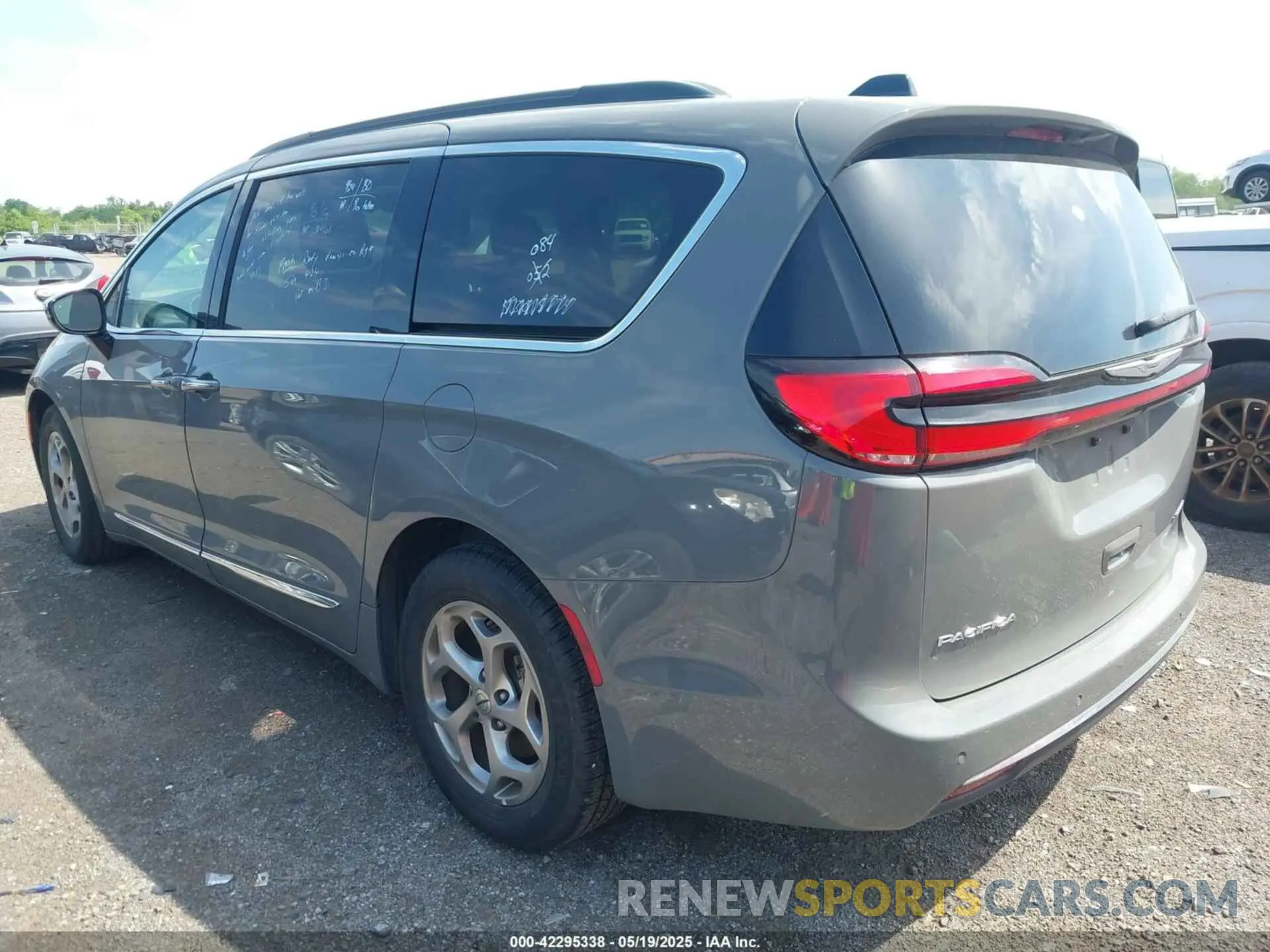 3 Photograph of a damaged car 2C4RC1GG3PR530373 CHRYSLER PACIFICA 2023
