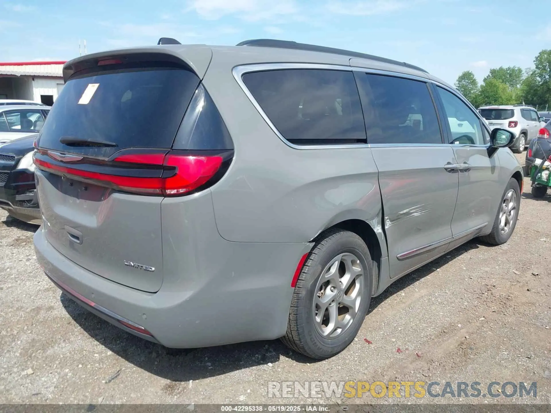 4 Photograph of a damaged car 2C4RC1GG3PR530373 CHRYSLER PACIFICA 2023