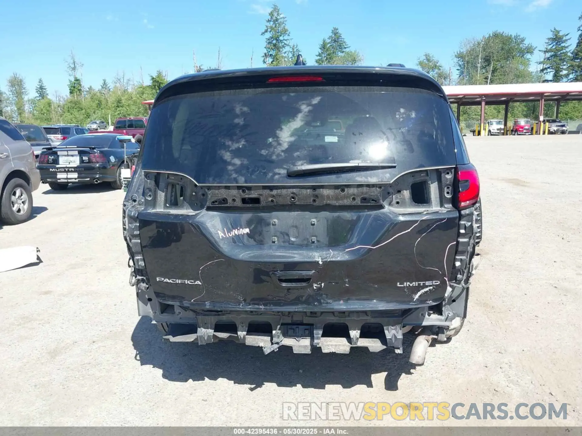 17 Photograph of a damaged car 2C4RC1GG3PR619862 CHRYSLER PACIFICA 2023