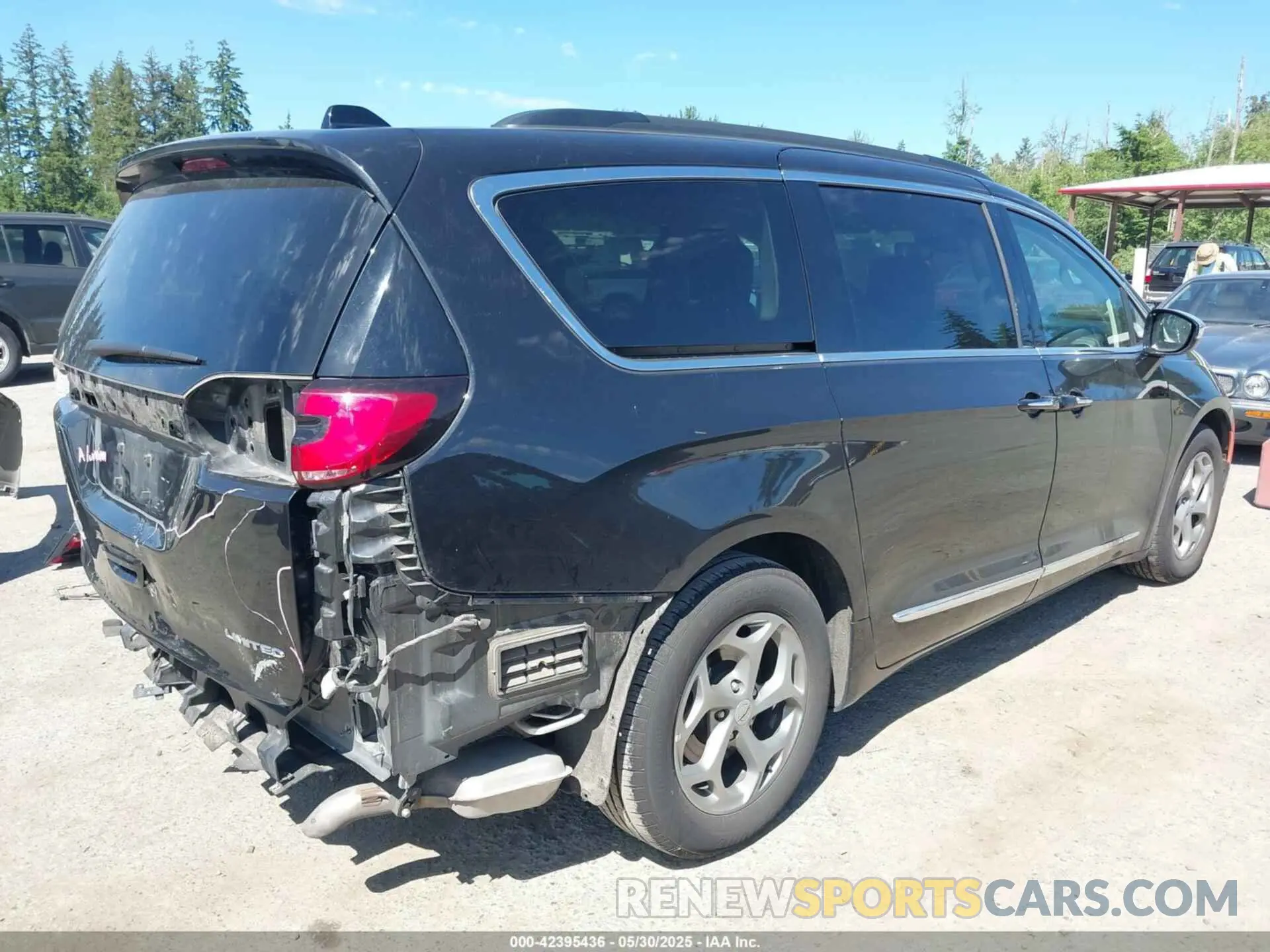 4 Photograph of a damaged car 2C4RC1GG3PR619862 CHRYSLER PACIFICA 2023