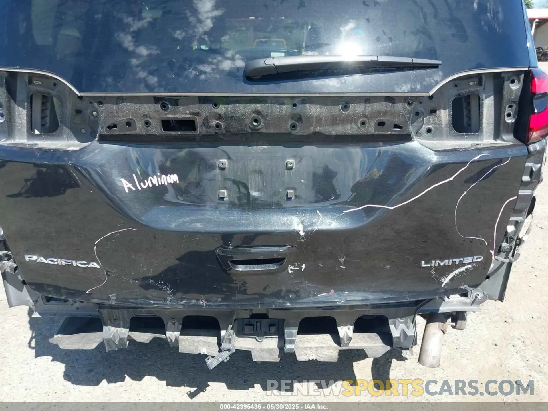 6 Photograph of a damaged car 2C4RC1GG3PR619862 CHRYSLER PACIFICA 2023