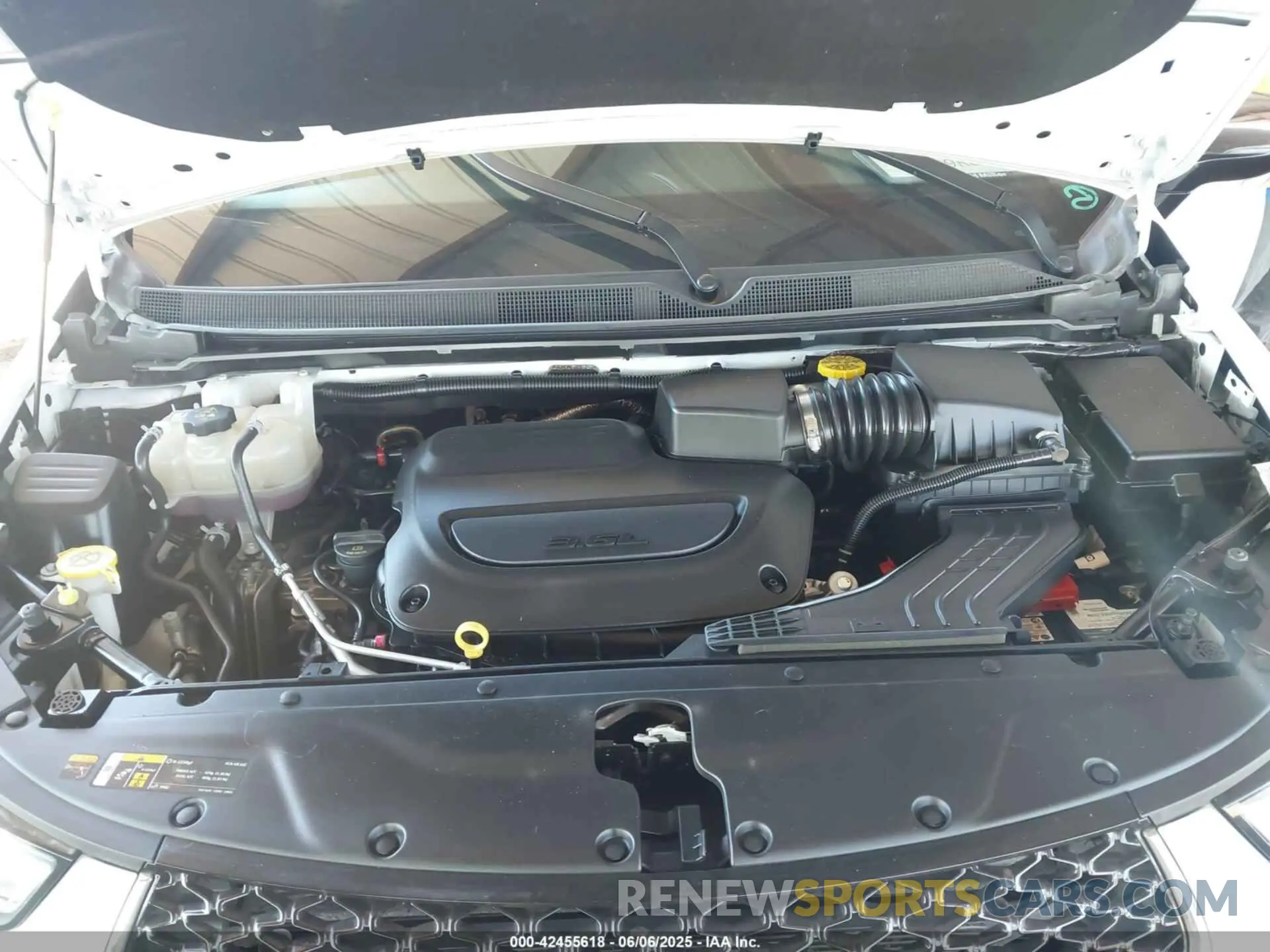 10 Photograph of a damaged car 2C4RC1GG6PR533414 CHRYSLER PACIFICA 2023