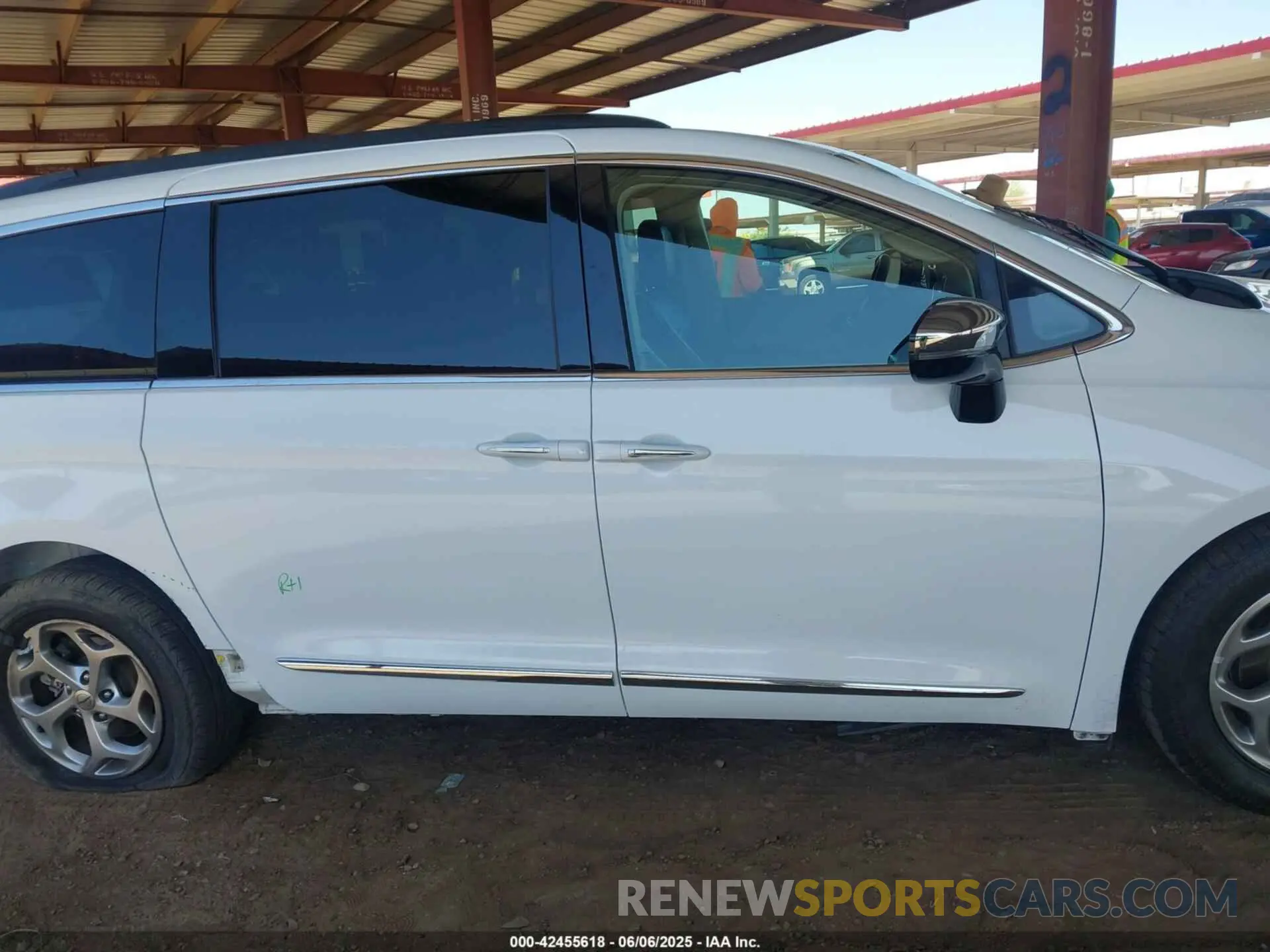 13 Photograph of a damaged car 2C4RC1GG6PR533414 CHRYSLER PACIFICA 2023