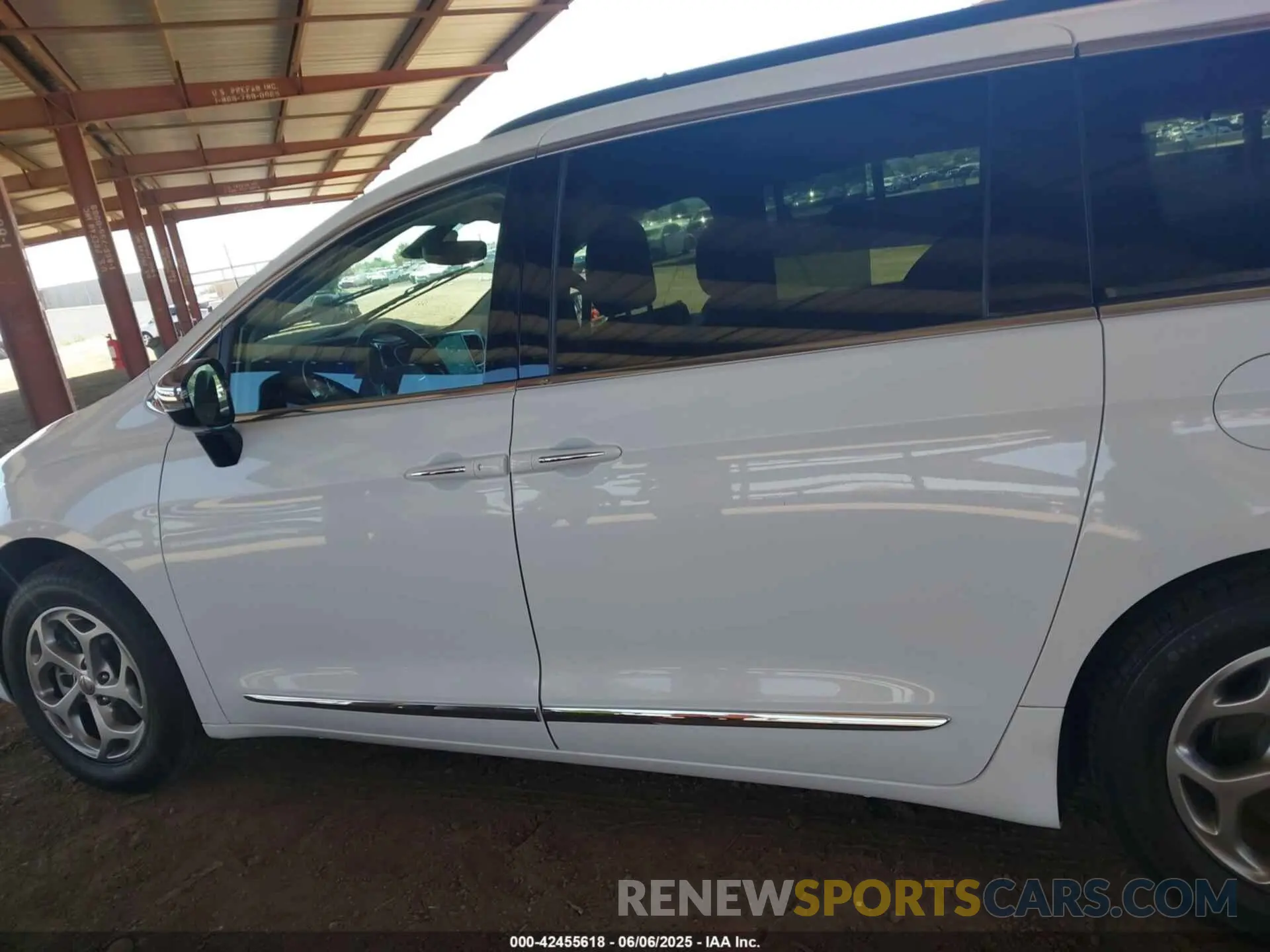 14 Photograph of a damaged car 2C4RC1GG6PR533414 CHRYSLER PACIFICA 2023