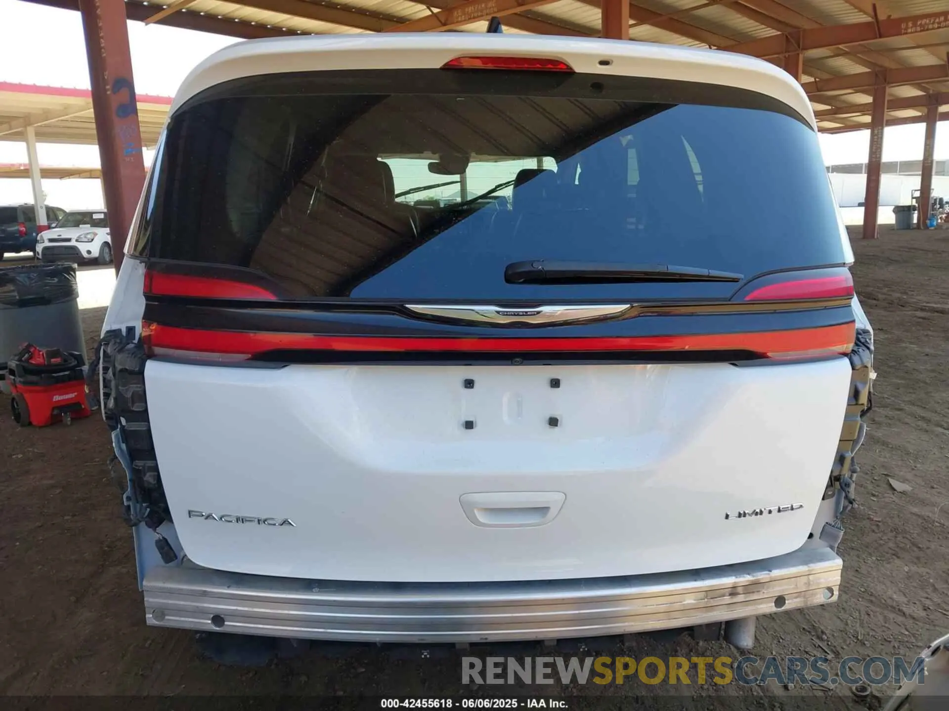 6 Photograph of a damaged car 2C4RC1GG6PR533414 CHRYSLER PACIFICA 2023