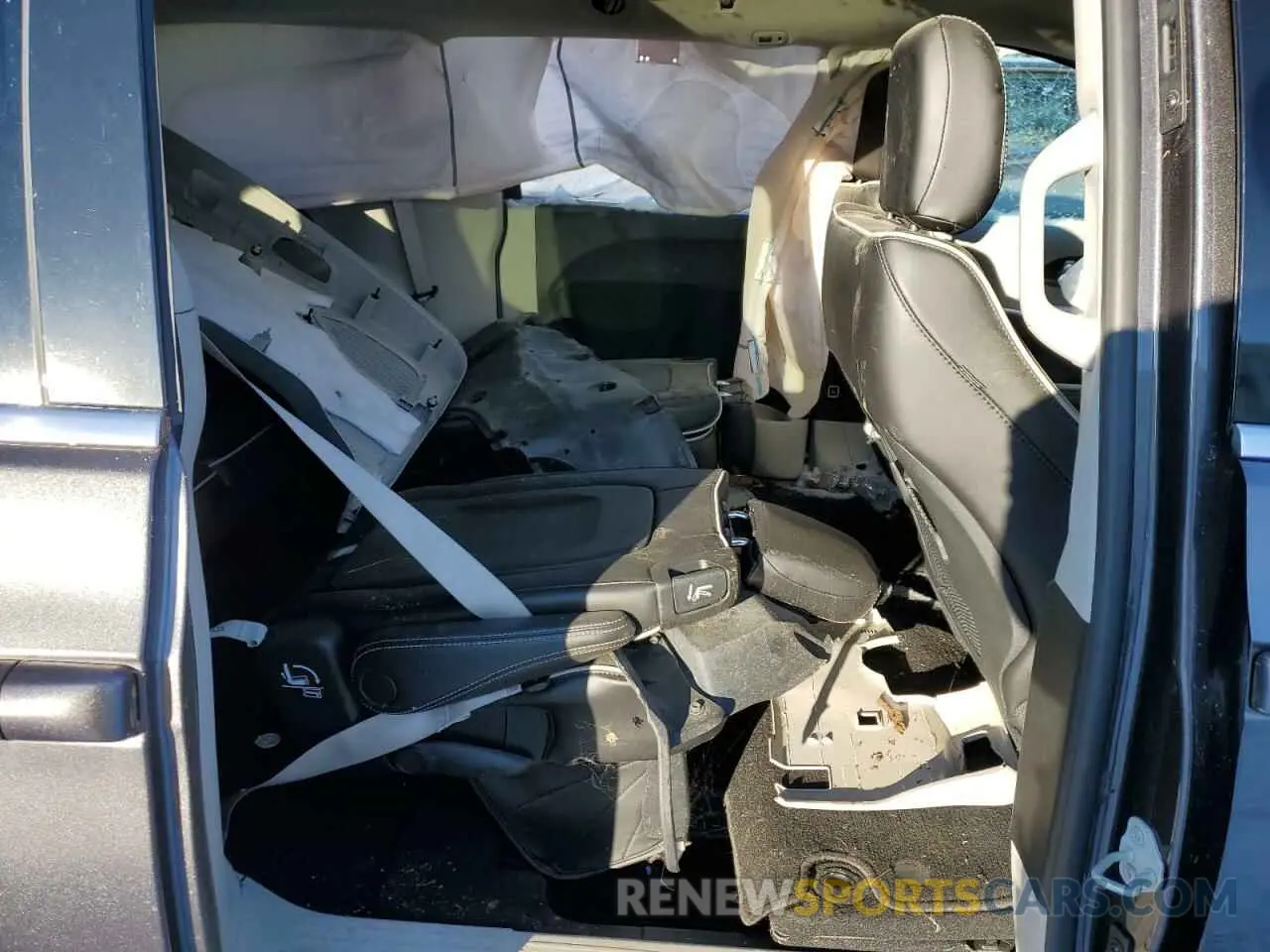 11 Photograph of a damaged car 2C4RC1GG6PR577722 CHRYSLER PACIFICA 2023