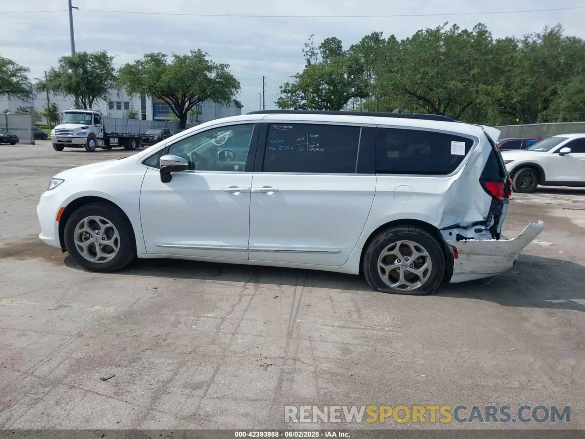 14 Photograph of a damaged car 2C4RC1GG7PR566163 CHRYSLER PACIFICA 2023