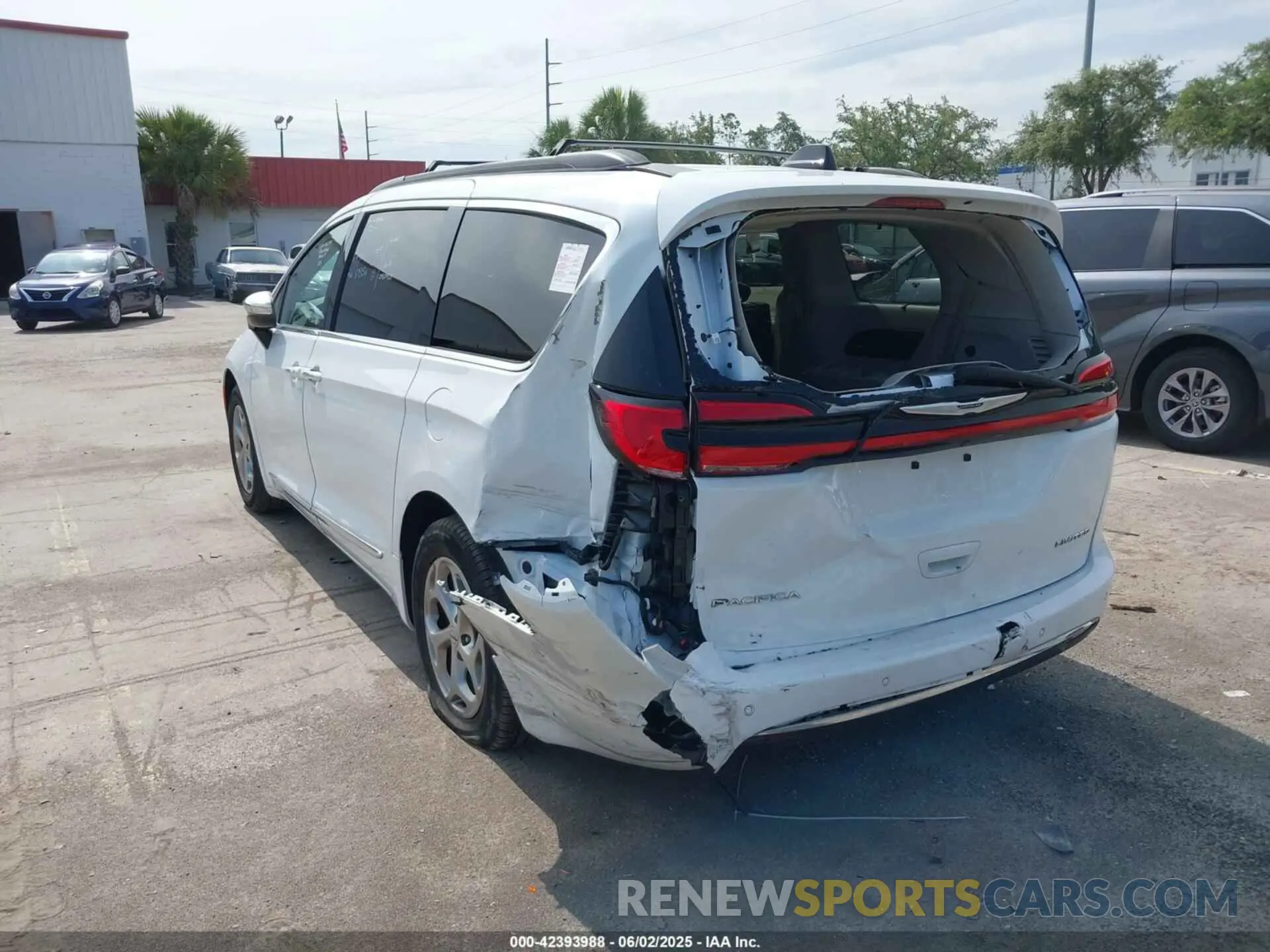 17 Photograph of a damaged car 2C4RC1GG7PR566163 CHRYSLER PACIFICA 2023
