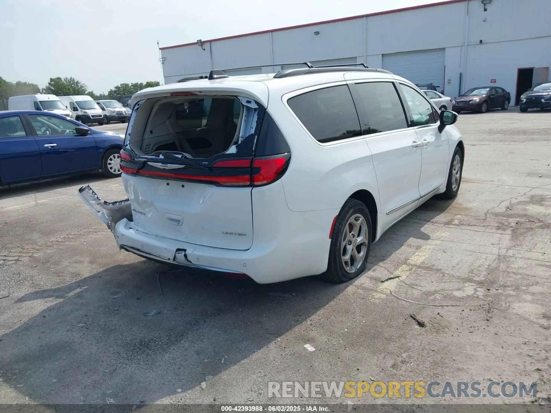4 Photograph of a damaged car 2C4RC1GG7PR566163 CHRYSLER PACIFICA 2023