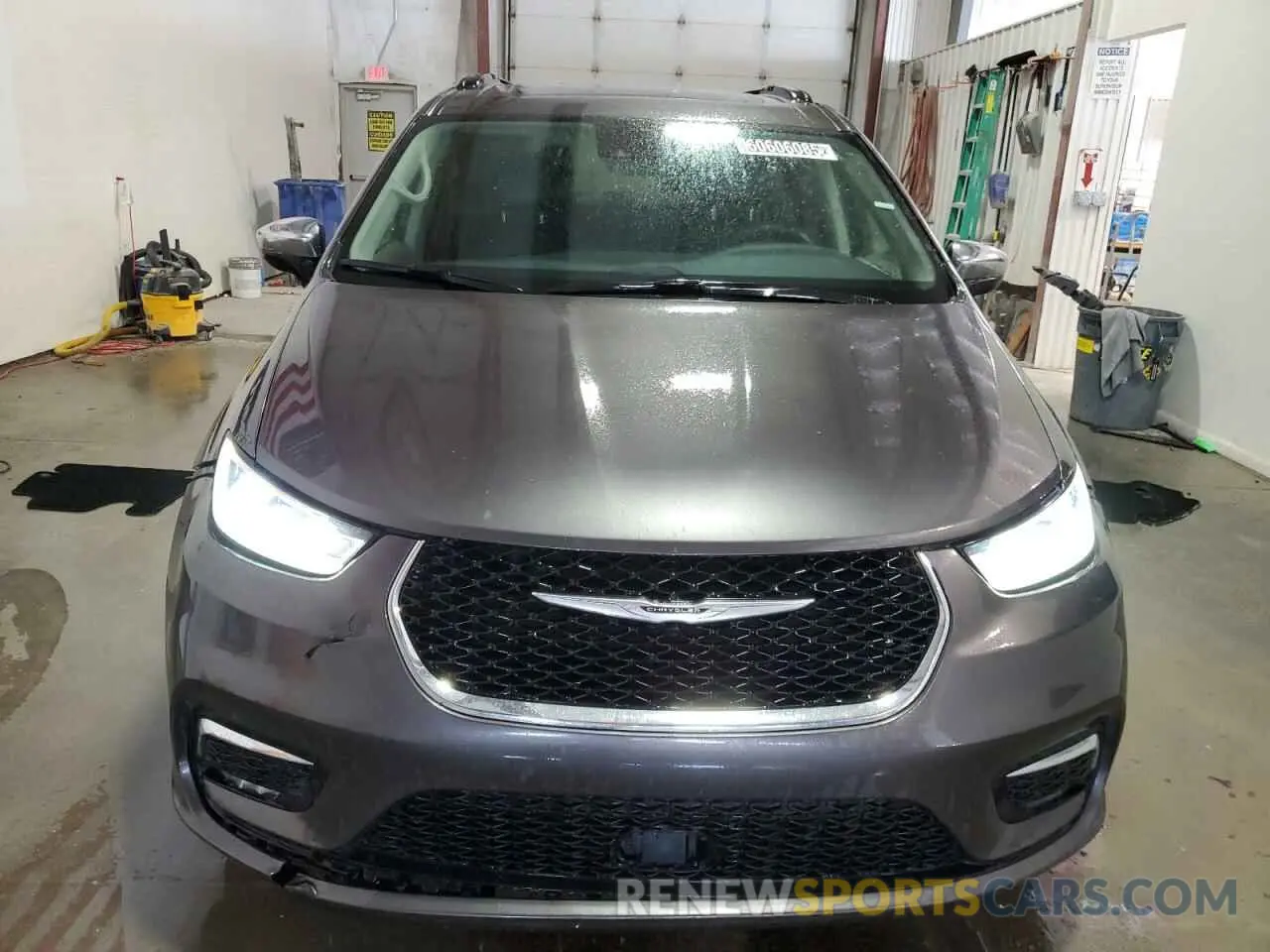 5 Photograph of a damaged car 2C4RC1GG8PR535410 CHRYSLER PACIFICA 2023