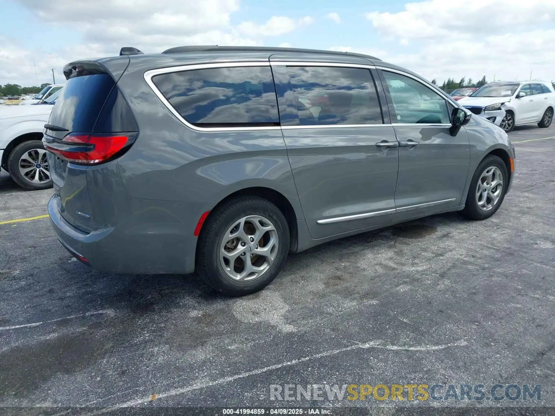 4 Photograph of a damaged car 2C4RC1GG8PR559478 CHRYSLER PACIFICA 2023