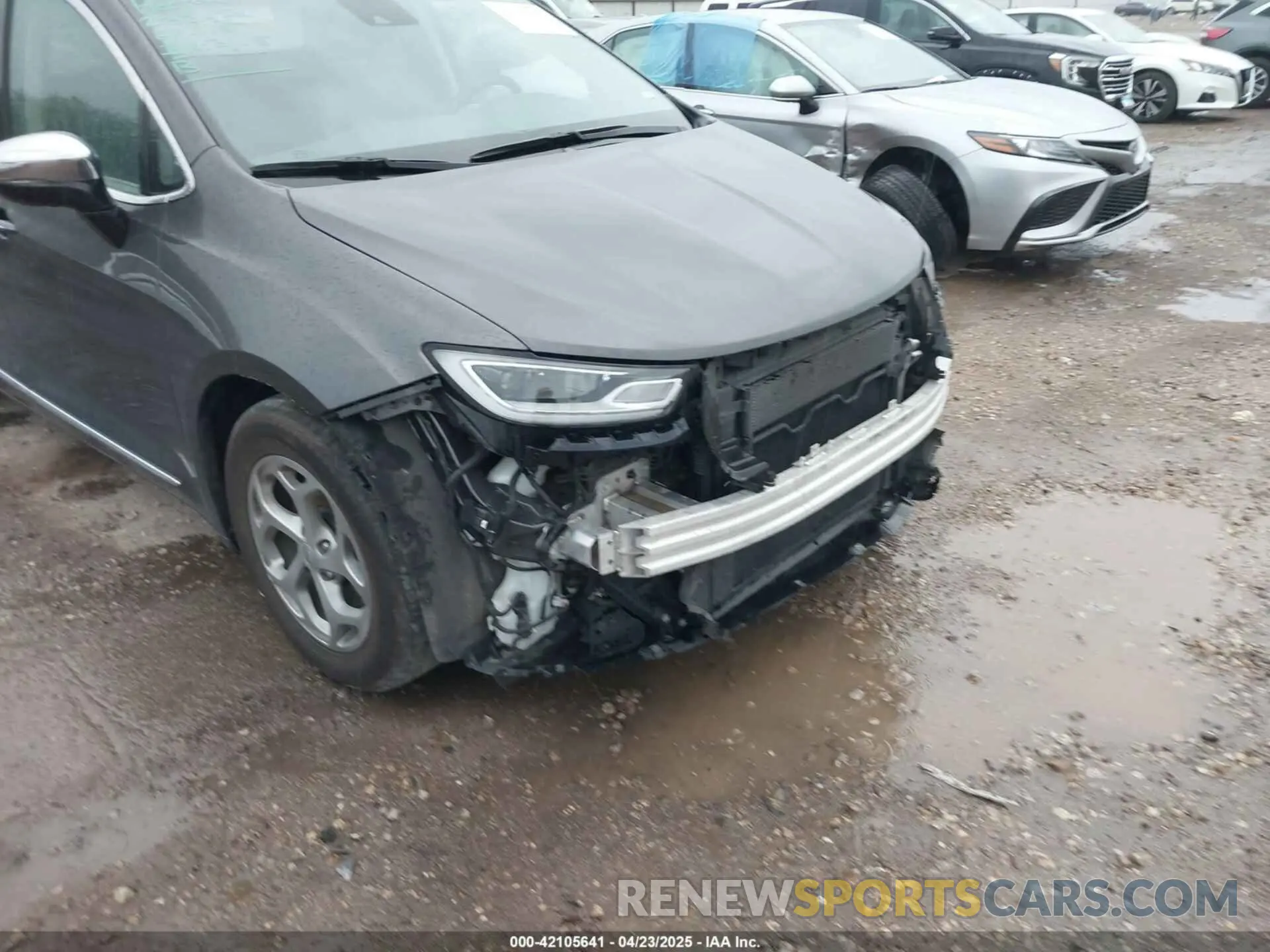 17 Photograph of a damaged car 2C4RC1GG9PR610843 CHRYSLER PACIFICA 2023