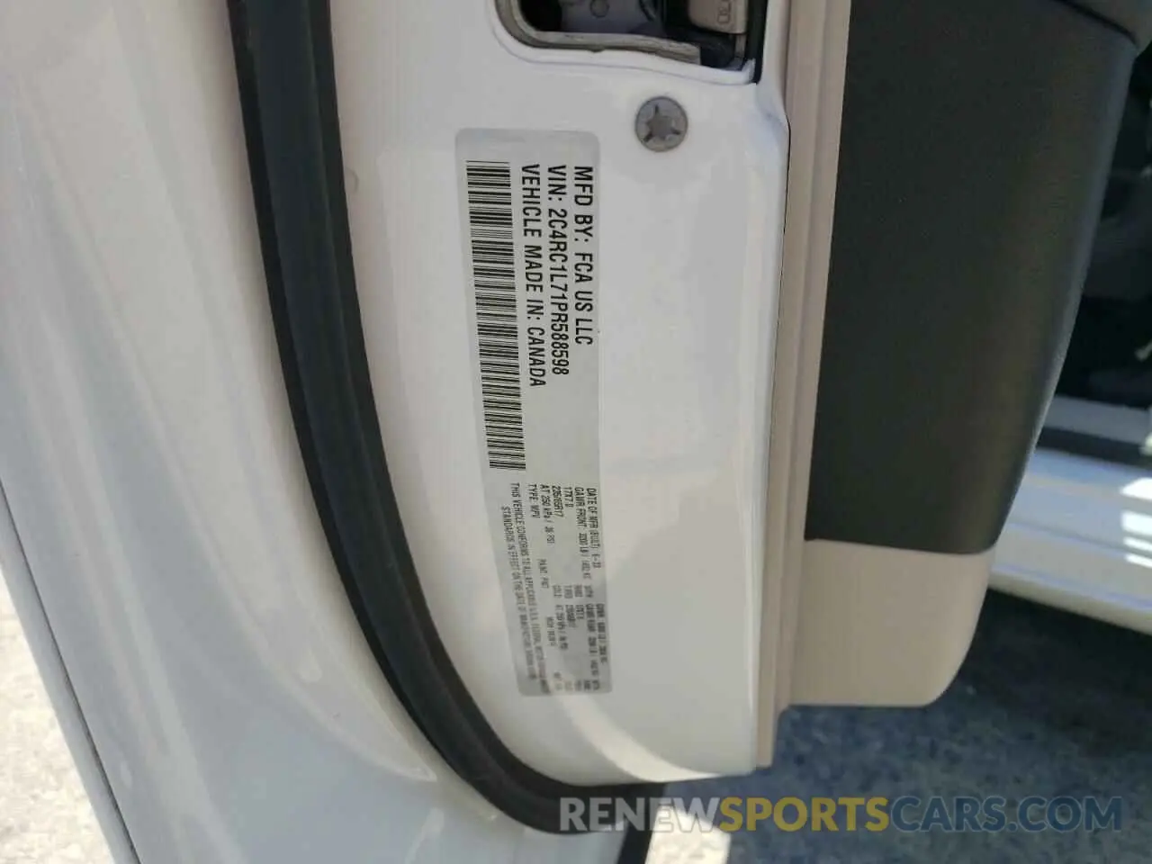14 Photograph of a damaged car 2C4RC1L71PR588598 CHRYSLER PACIFICA 2023