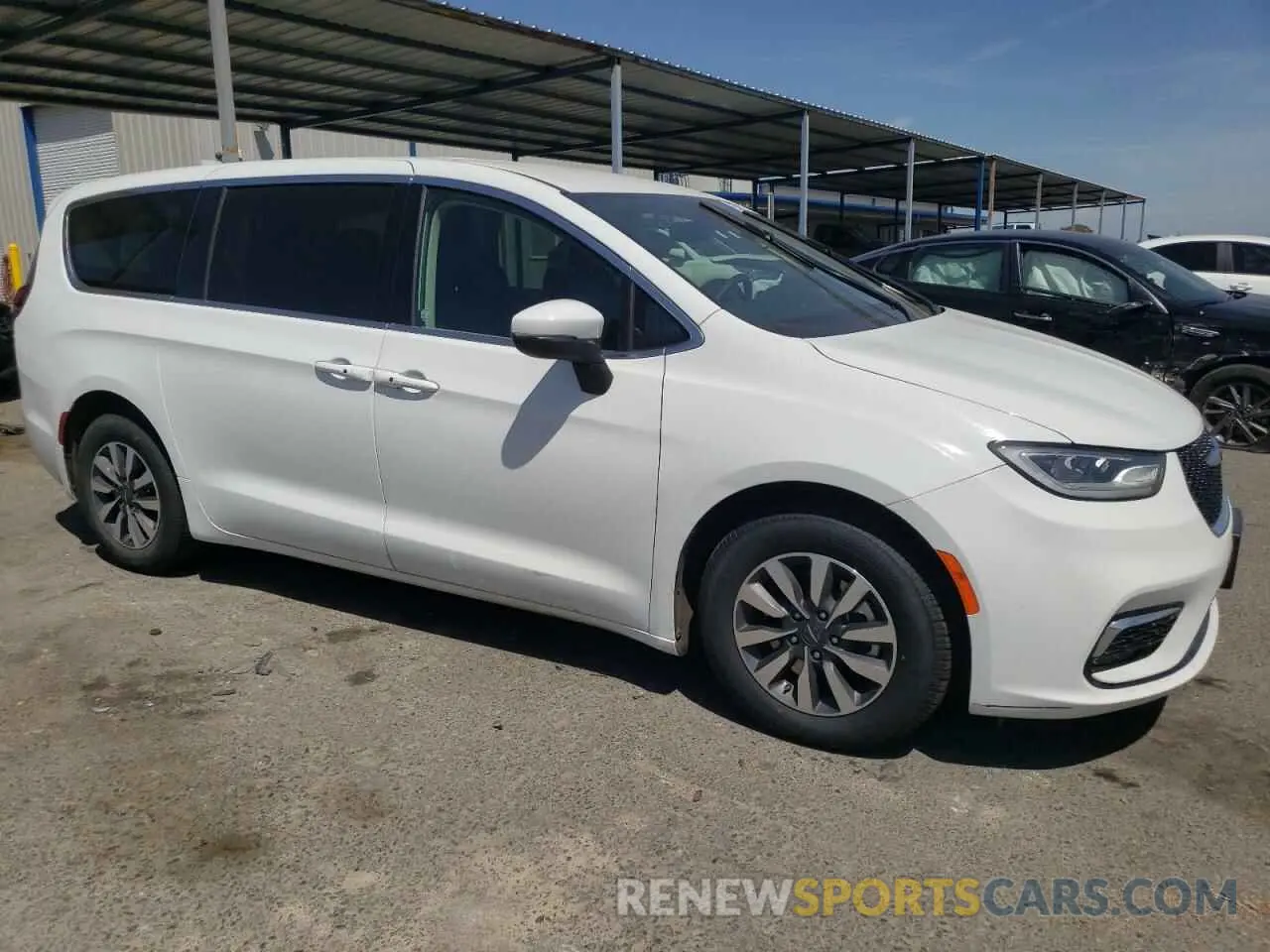 4 Photograph of a damaged car 2C4RC1L71PR588598 CHRYSLER PACIFICA 2023