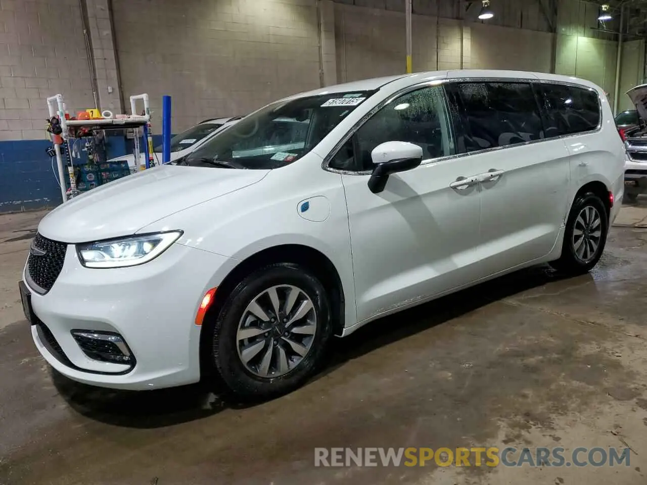 1 Photograph of a damaged car 2C4RC1L72PR562270 CHRYSLER PACIFICA 2023