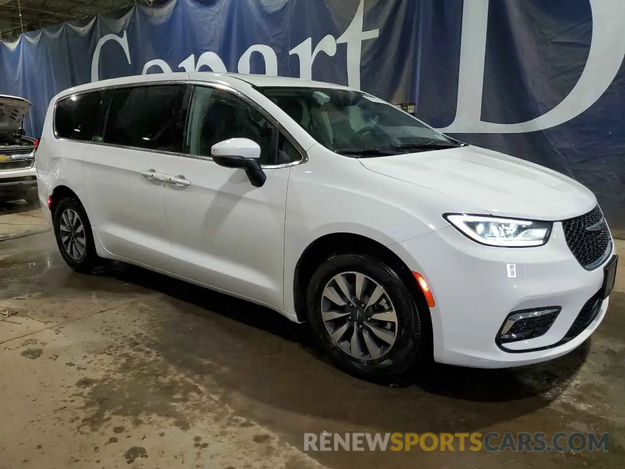 4 Photograph of a damaged car 2C4RC1L72PR562270 CHRYSLER PACIFICA 2023