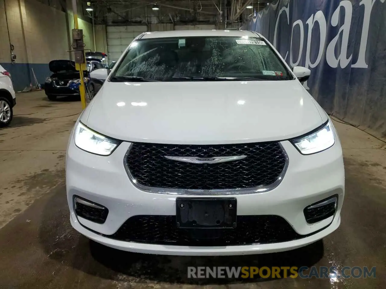 5 Photograph of a damaged car 2C4RC1L72PR562270 CHRYSLER PACIFICA 2023