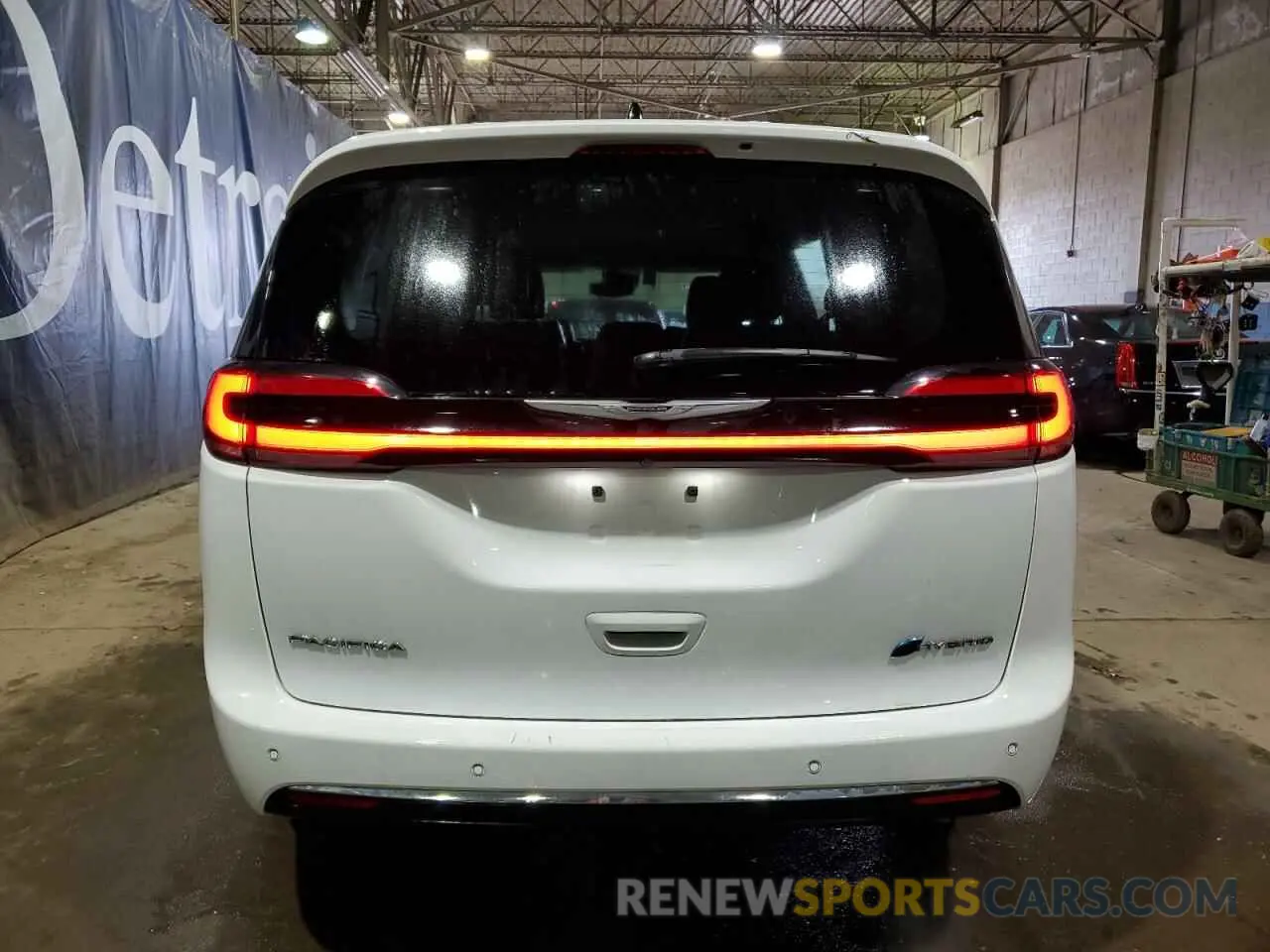 6 Photograph of a damaged car 2C4RC1L72PR562270 CHRYSLER PACIFICA 2023
