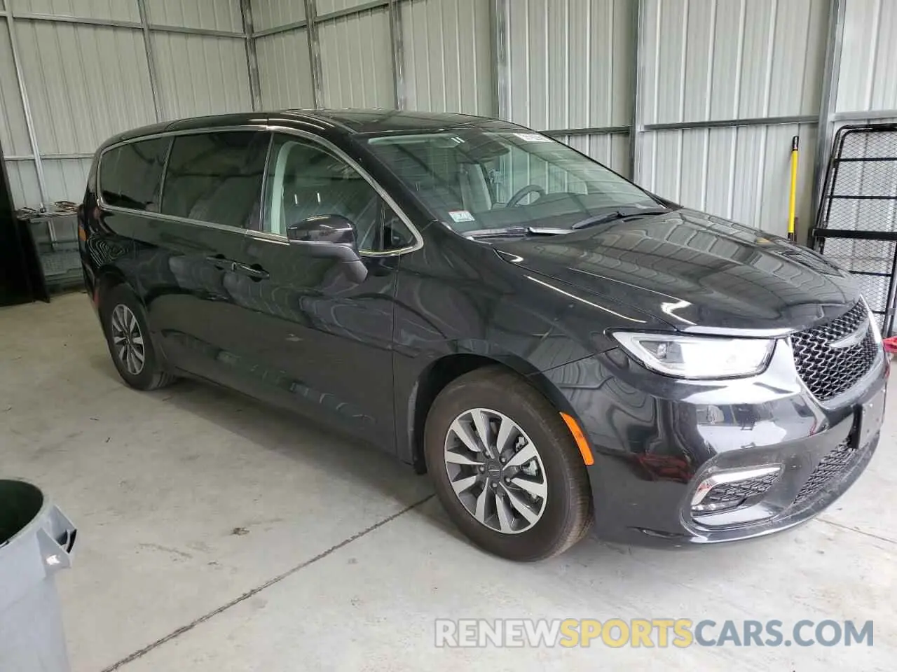 4 Photograph of a damaged car 2C4RC1L74PR575358 CHRYSLER PACIFICA 2023