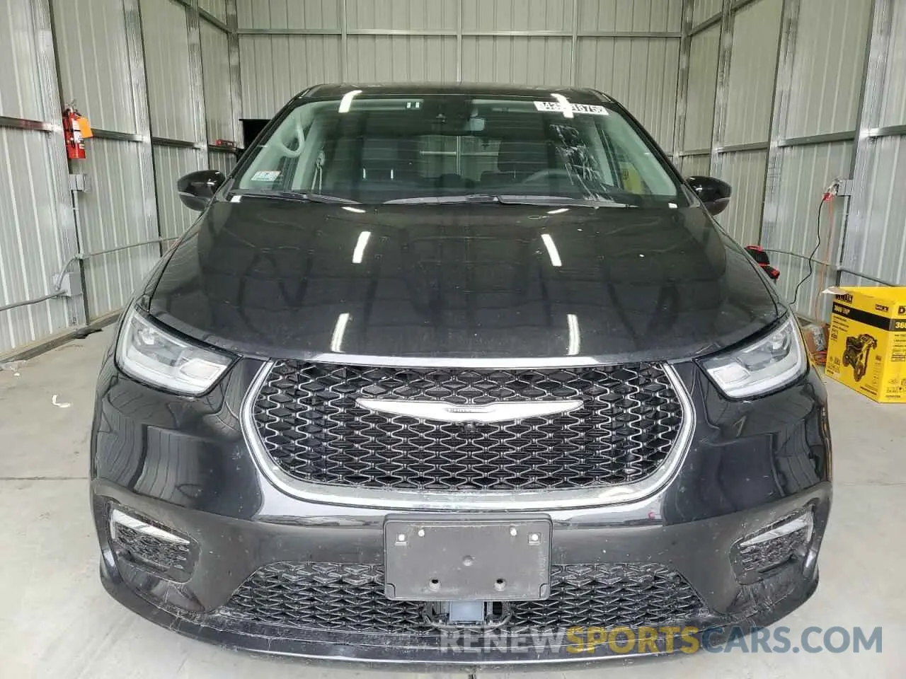 5 Photograph of a damaged car 2C4RC1L74PR575358 CHRYSLER PACIFICA 2023