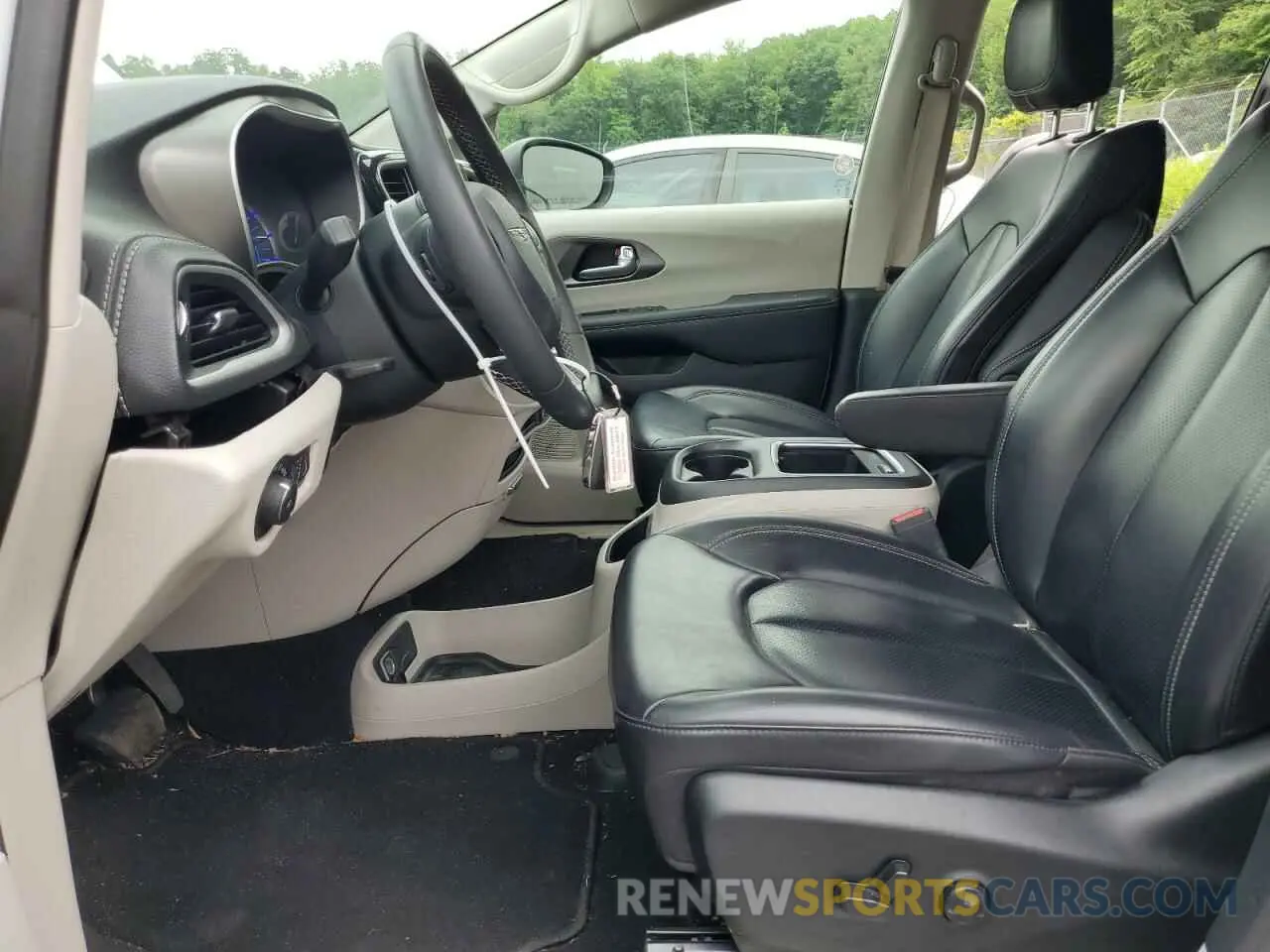 7 Photograph of a damaged car 2C4RC1L75PR541042 CHRYSLER PACIFICA 2023