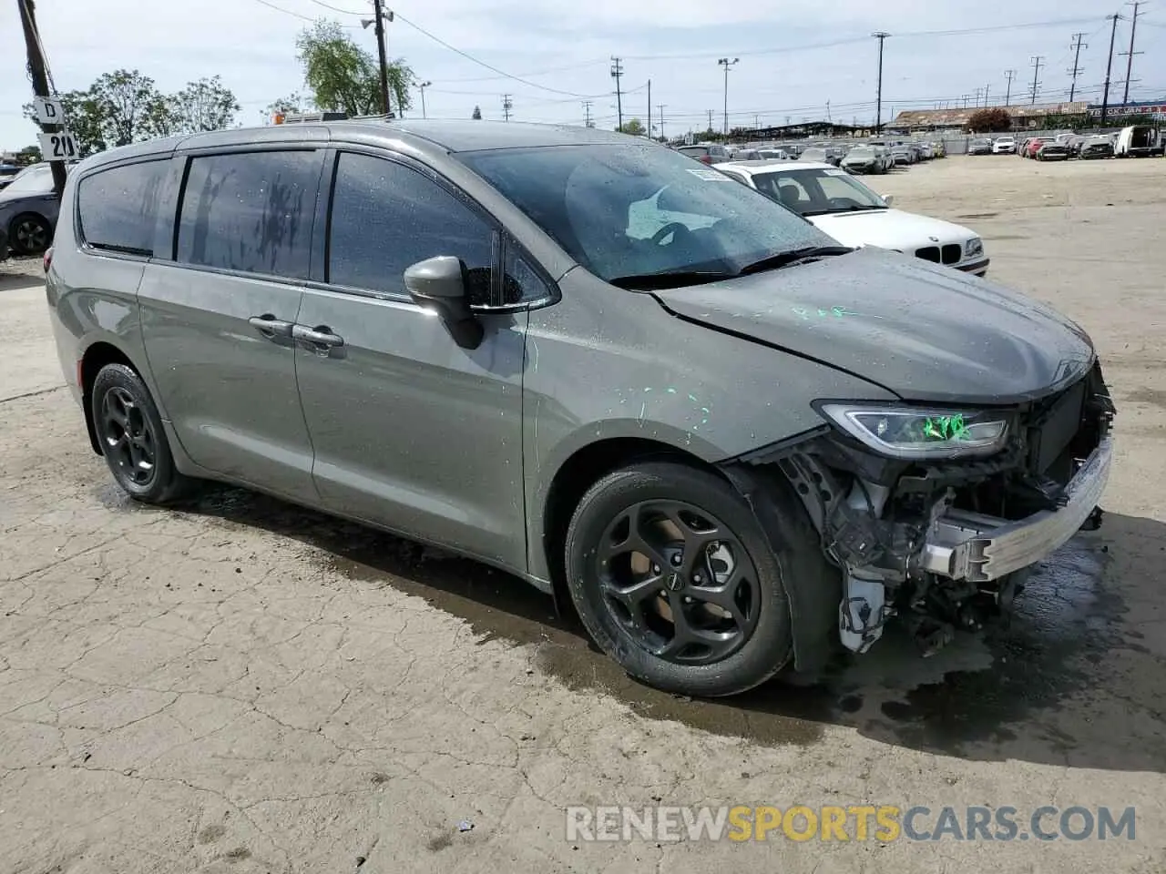 4 Photograph of a damaged car 2C4RC1L75PR580133 CHRYSLER PACIFICA 2023