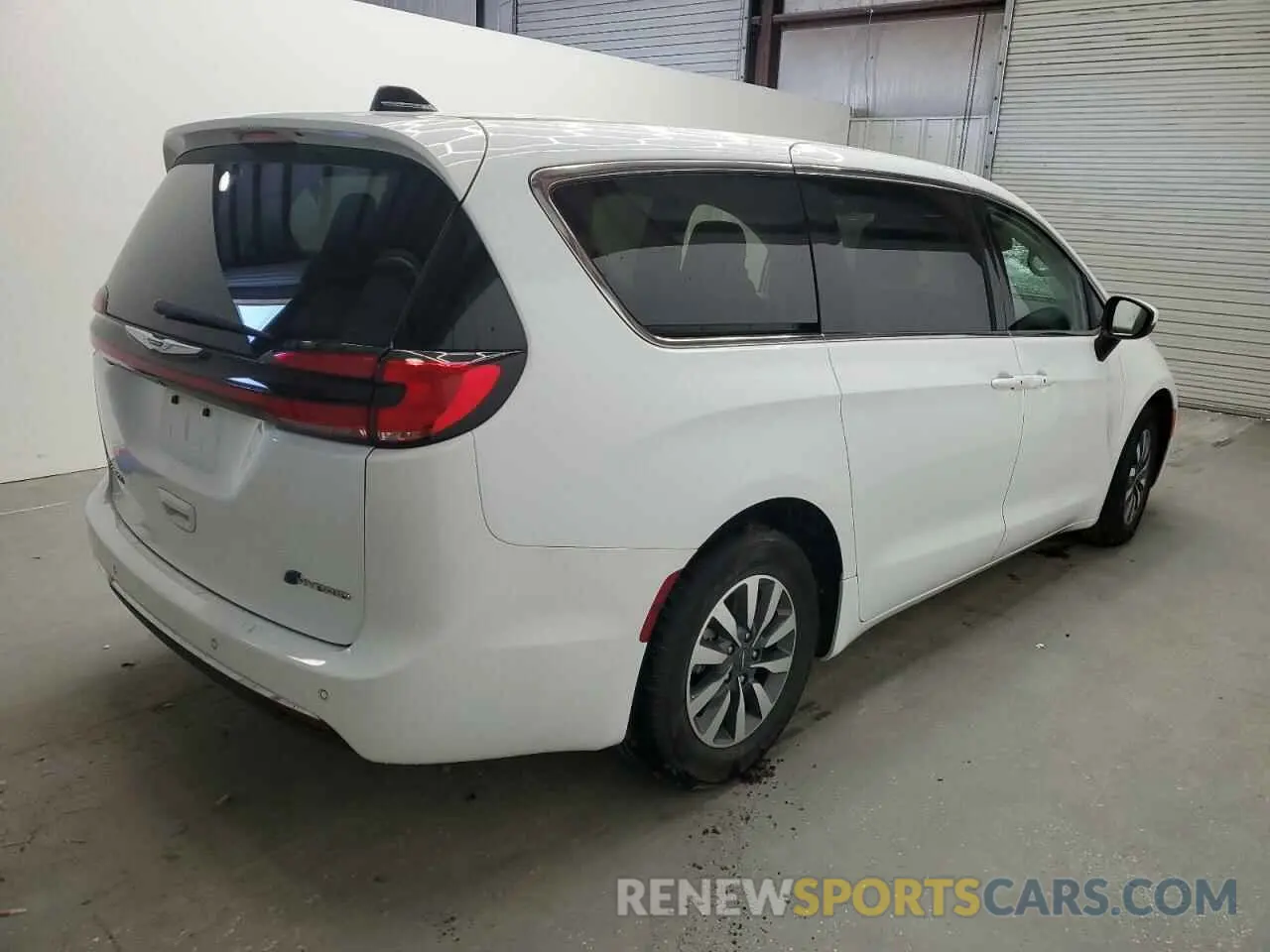 3 Photograph of a damaged car 2C4RC1L75PR608643 CHRYSLER PACIFICA 2023