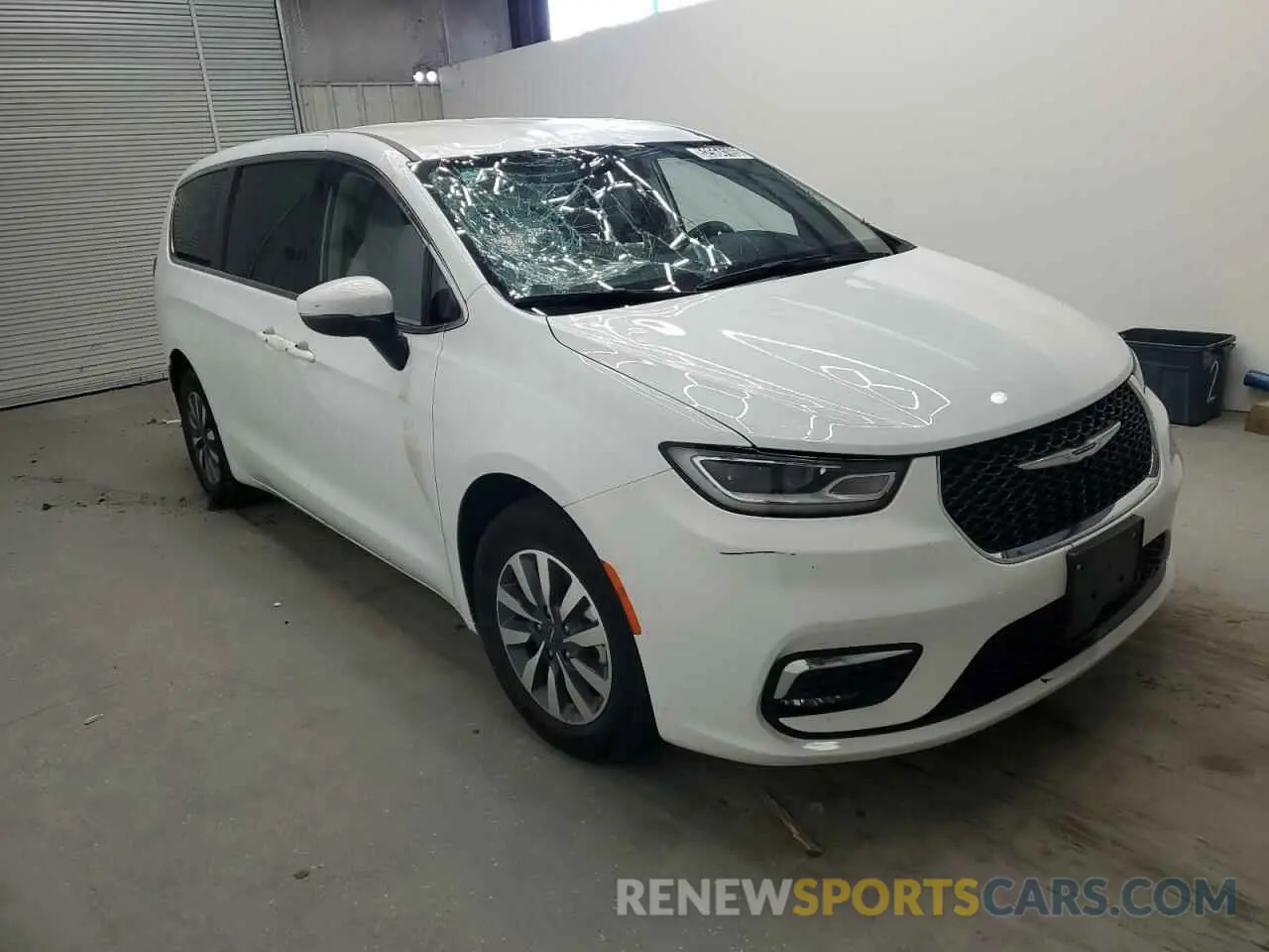 4 Photograph of a damaged car 2C4RC1L75PR608643 CHRYSLER PACIFICA 2023