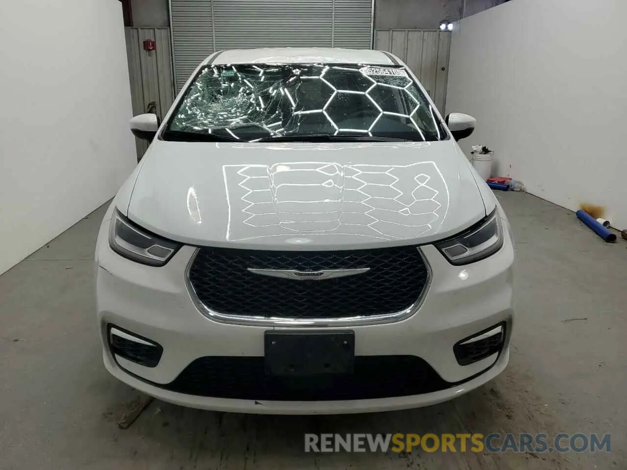 5 Photograph of a damaged car 2C4RC1L75PR608643 CHRYSLER PACIFICA 2023