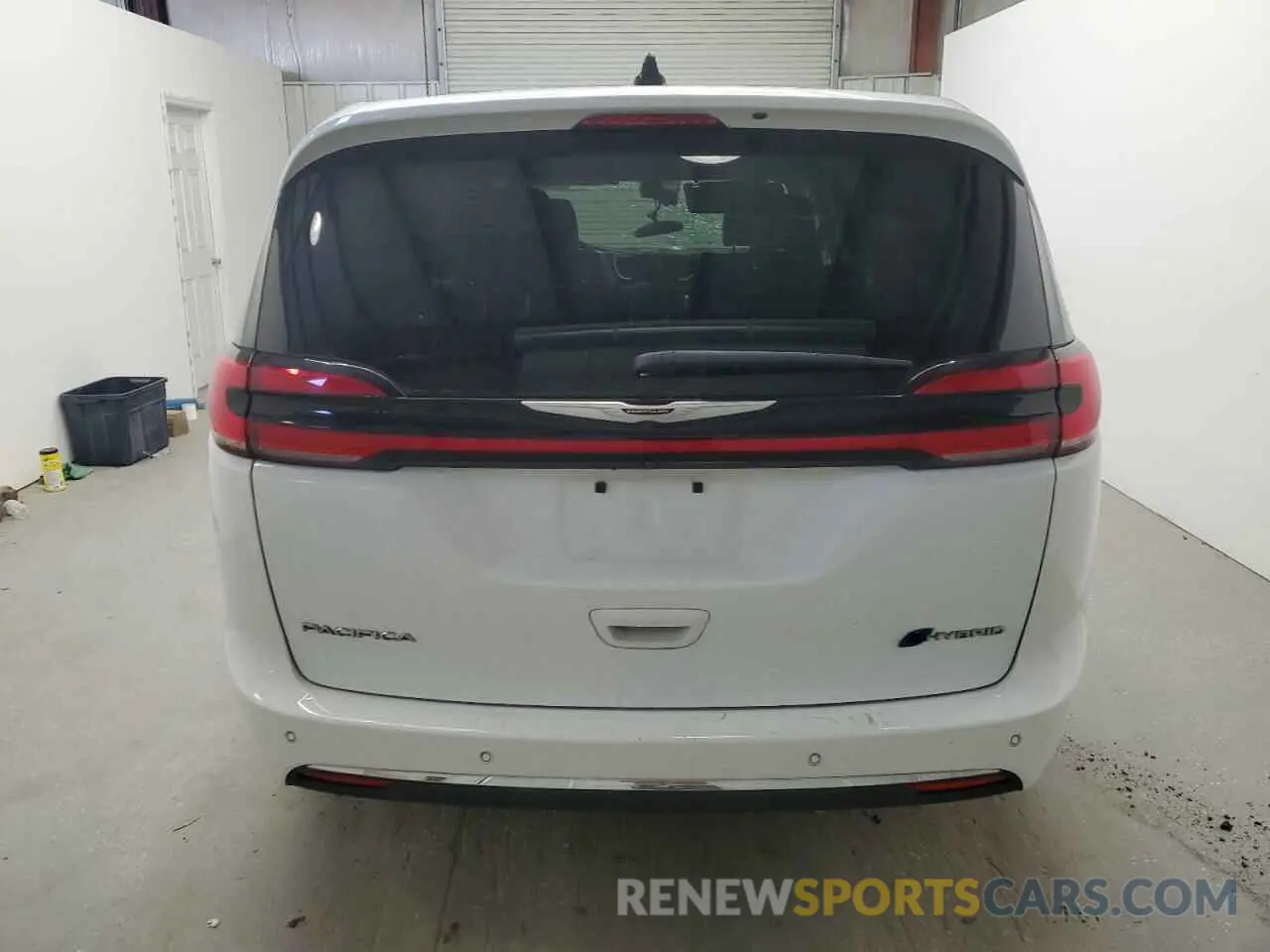6 Photograph of a damaged car 2C4RC1L75PR608643 CHRYSLER PACIFICA 2023