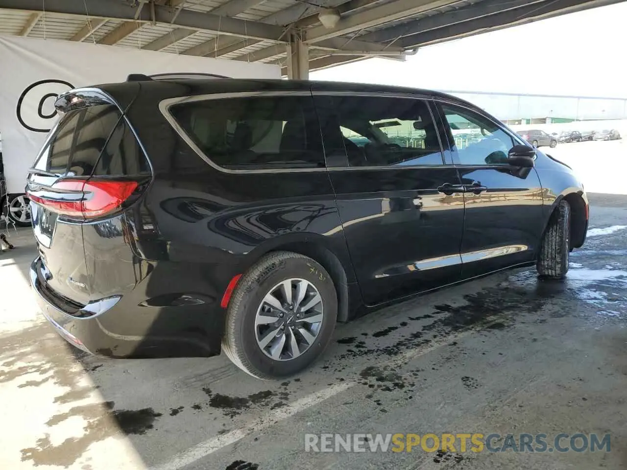 3 Photograph of a damaged car 2C4RC1L76PR541258 CHRYSLER PACIFICA 2023