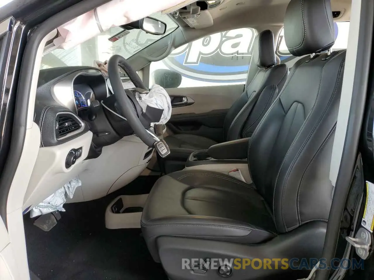 7 Photograph of a damaged car 2C4RC1L76PR541258 CHRYSLER PACIFICA 2023