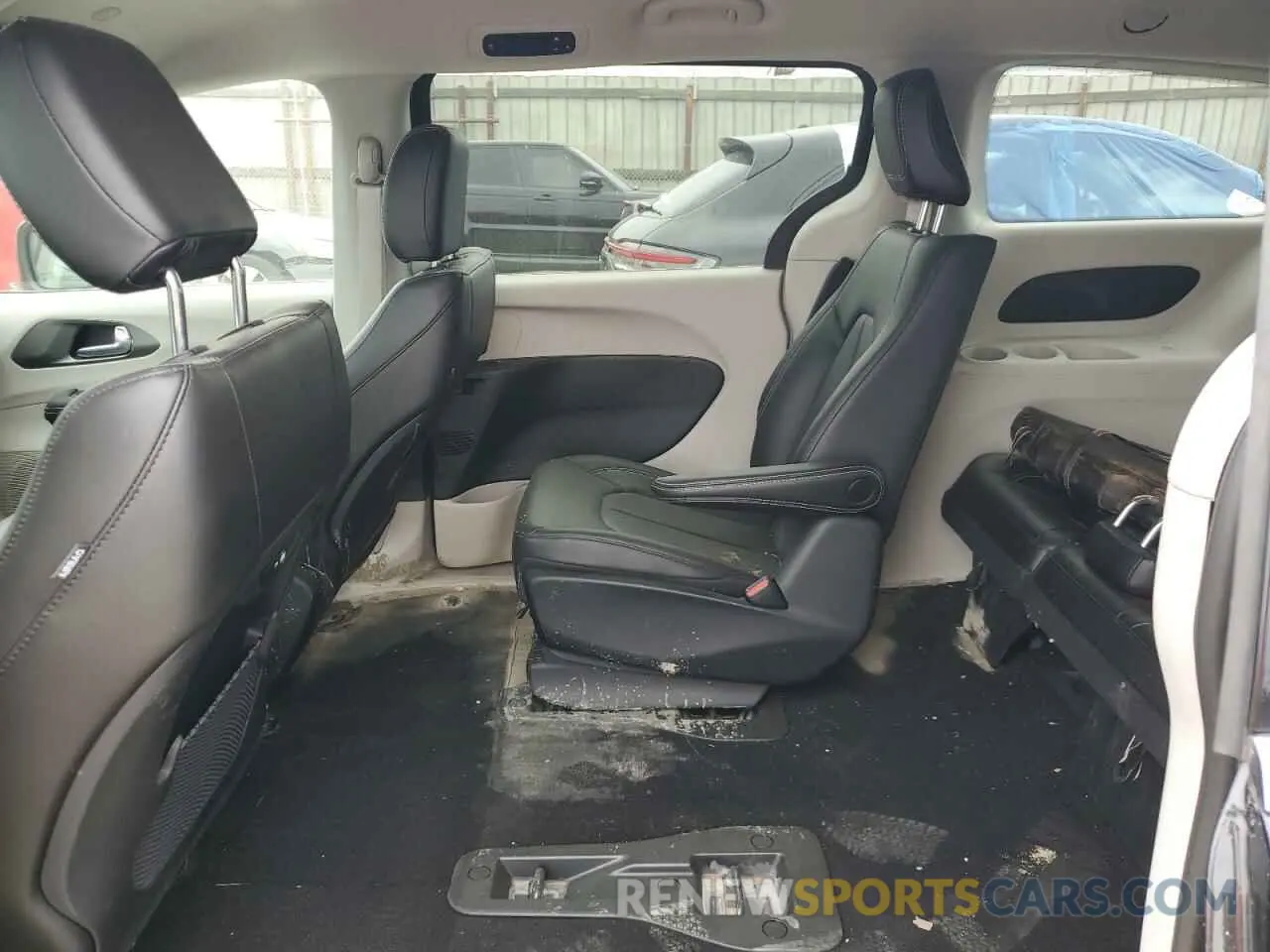 11 Photograph of a damaged car 2C4RC1L78PR541746 CHRYSLER PACIFICA 2023