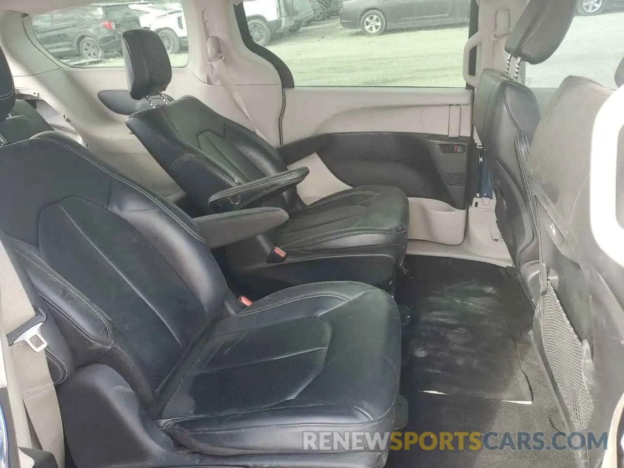 11 Photograph of a damaged car 2C4RC1L79PR509954 CHRYSLER PACIFICA 2023