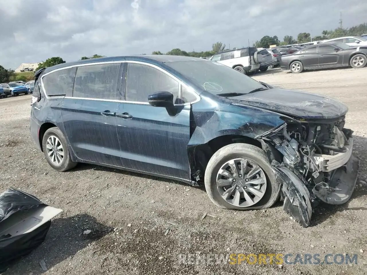 4 Photograph of a damaged car 2C4RC1L79PR509954 CHRYSLER PACIFICA 2023