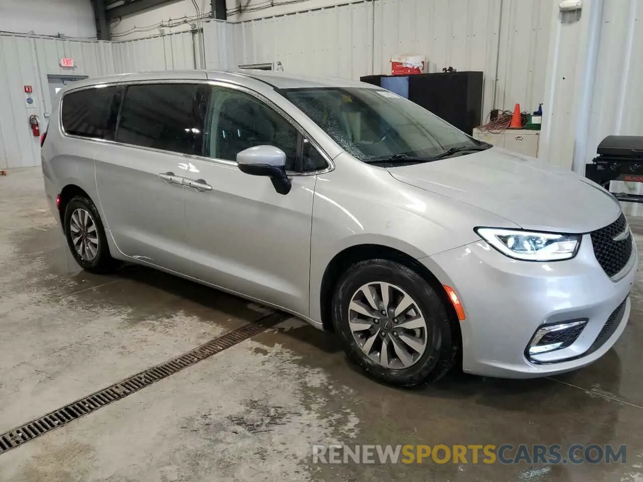 4 Photograph of a damaged car 2C4RC1L79PR604241 CHRYSLER PACIFICA 2023