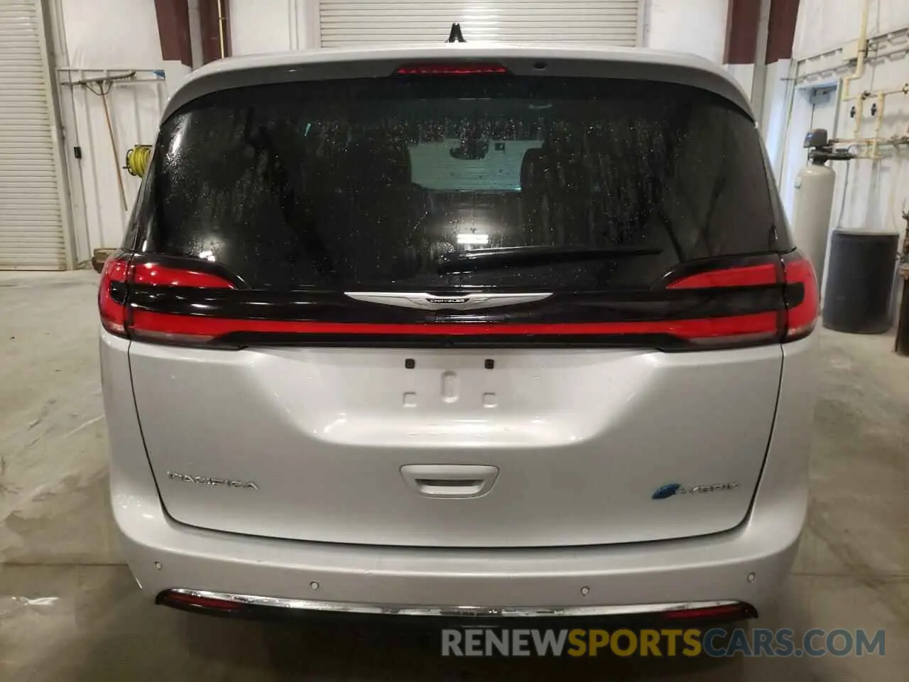 6 Photograph of a damaged car 2C4RC1L79PR626126 CHRYSLER PACIFICA 2023