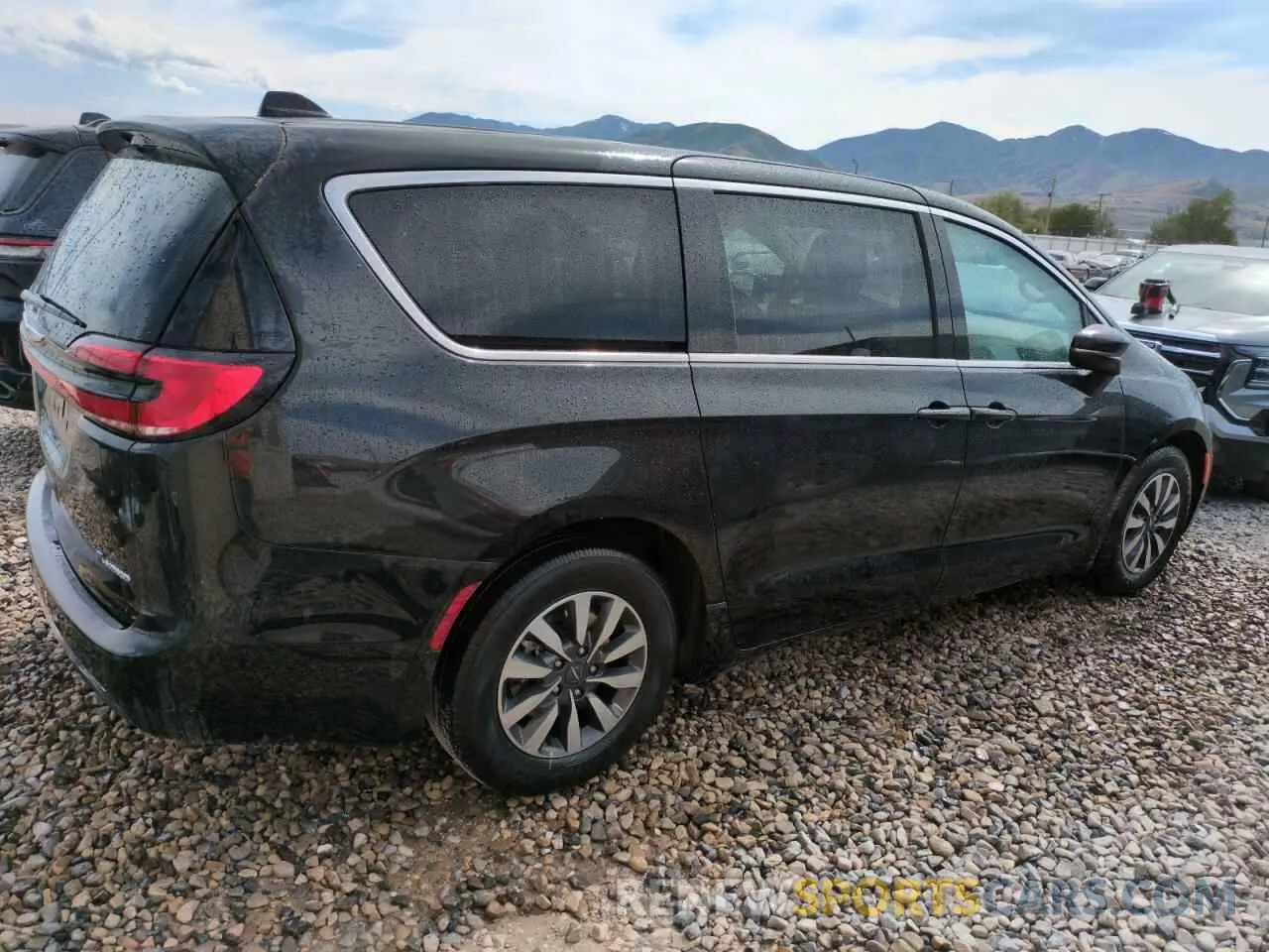 3 Photograph of a damaged car 2C4RC1L7XPR541392 CHRYSLER PACIFICA 2023