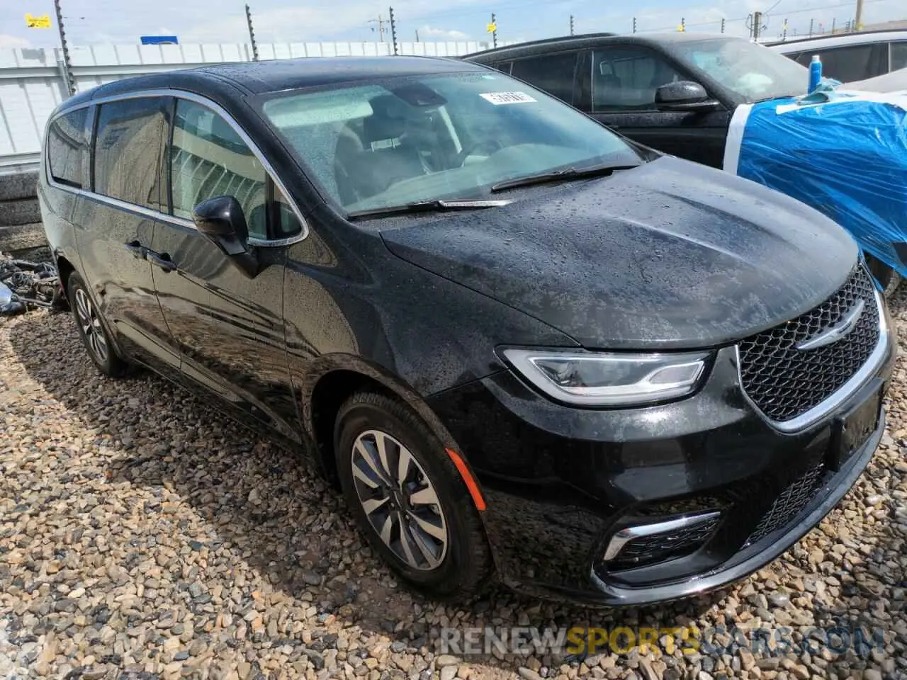 4 Photograph of a damaged car 2C4RC1L7XPR541392 CHRYSLER PACIFICA 2023