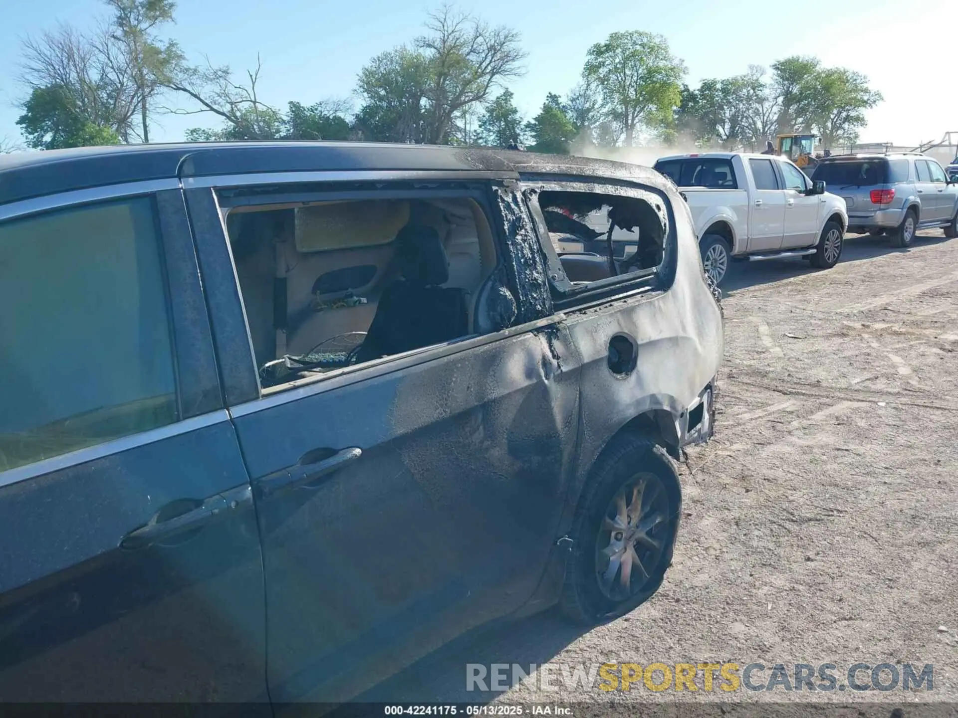 12 Photograph of a damaged car 2C4RC3BG0PR605159 CHRYSLER PACIFICA 2023