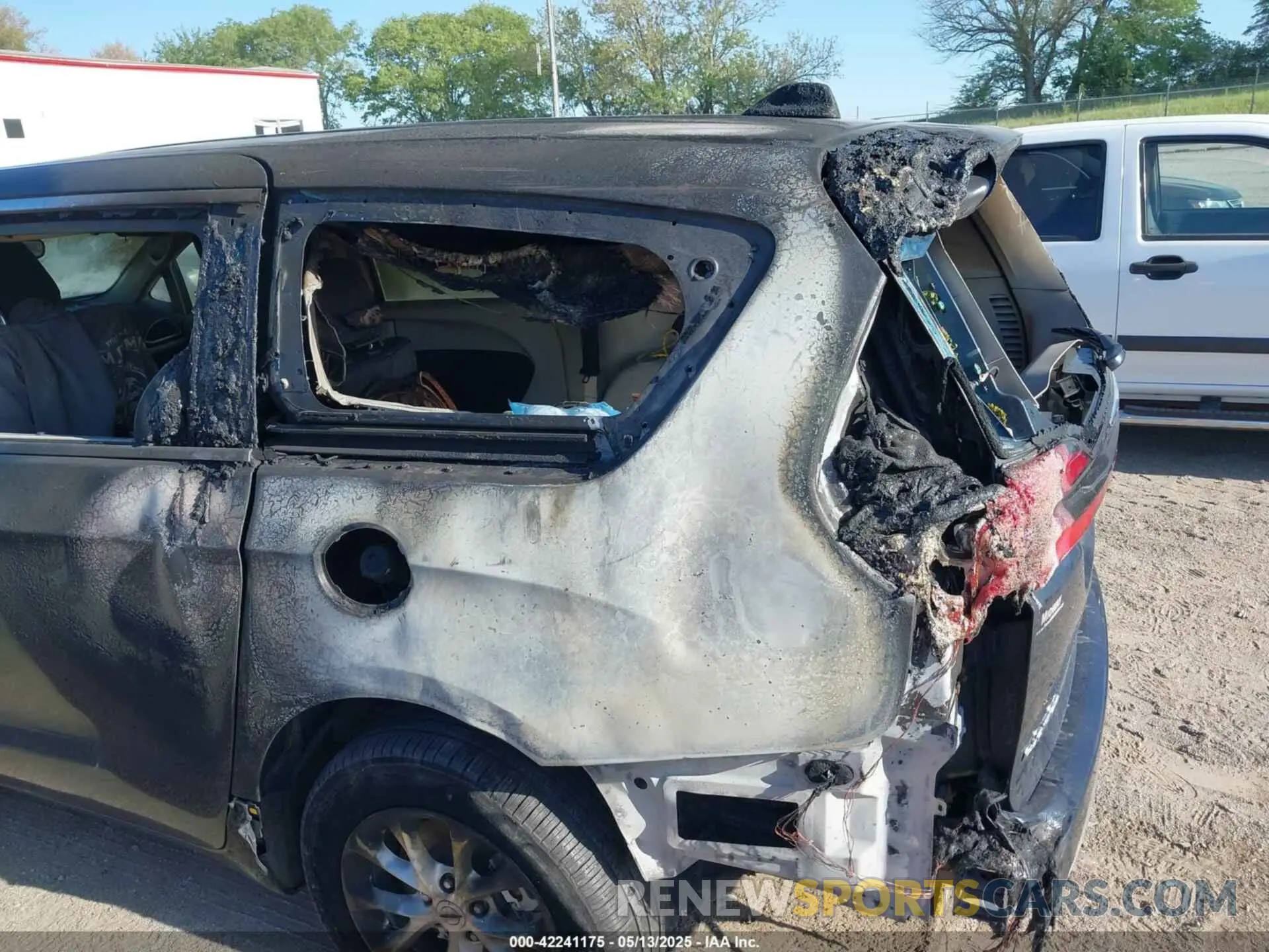 13 Photograph of a damaged car 2C4RC3BG0PR605159 CHRYSLER PACIFICA 2023