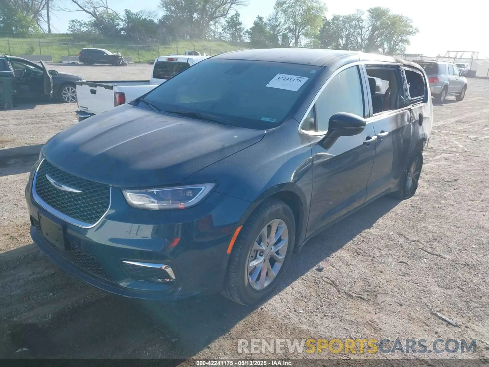2 Photograph of a damaged car 2C4RC3BG0PR605159 CHRYSLER PACIFICA 2023