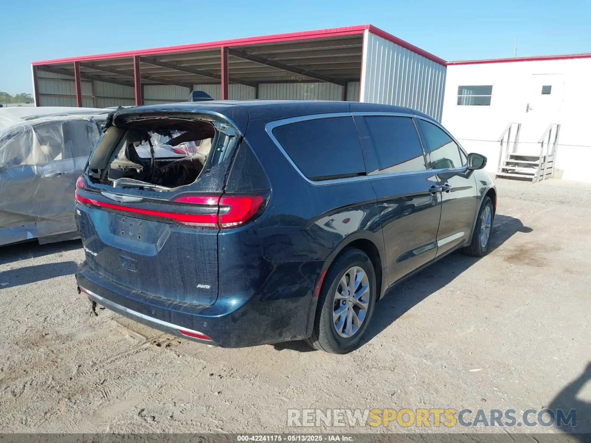 4 Photograph of a damaged car 2C4RC3BG0PR605159 CHRYSLER PACIFICA 2023